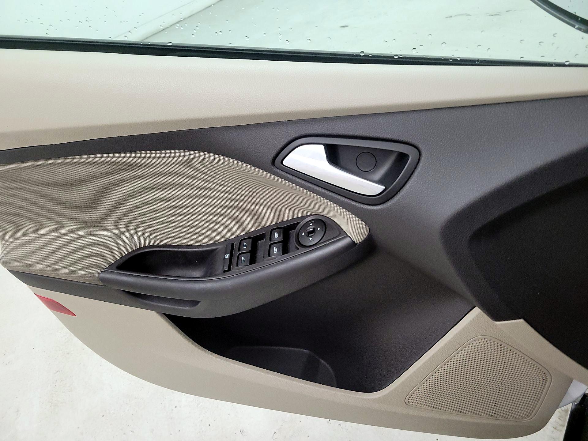 Thumbnail: 2014 Ford Focus - 12