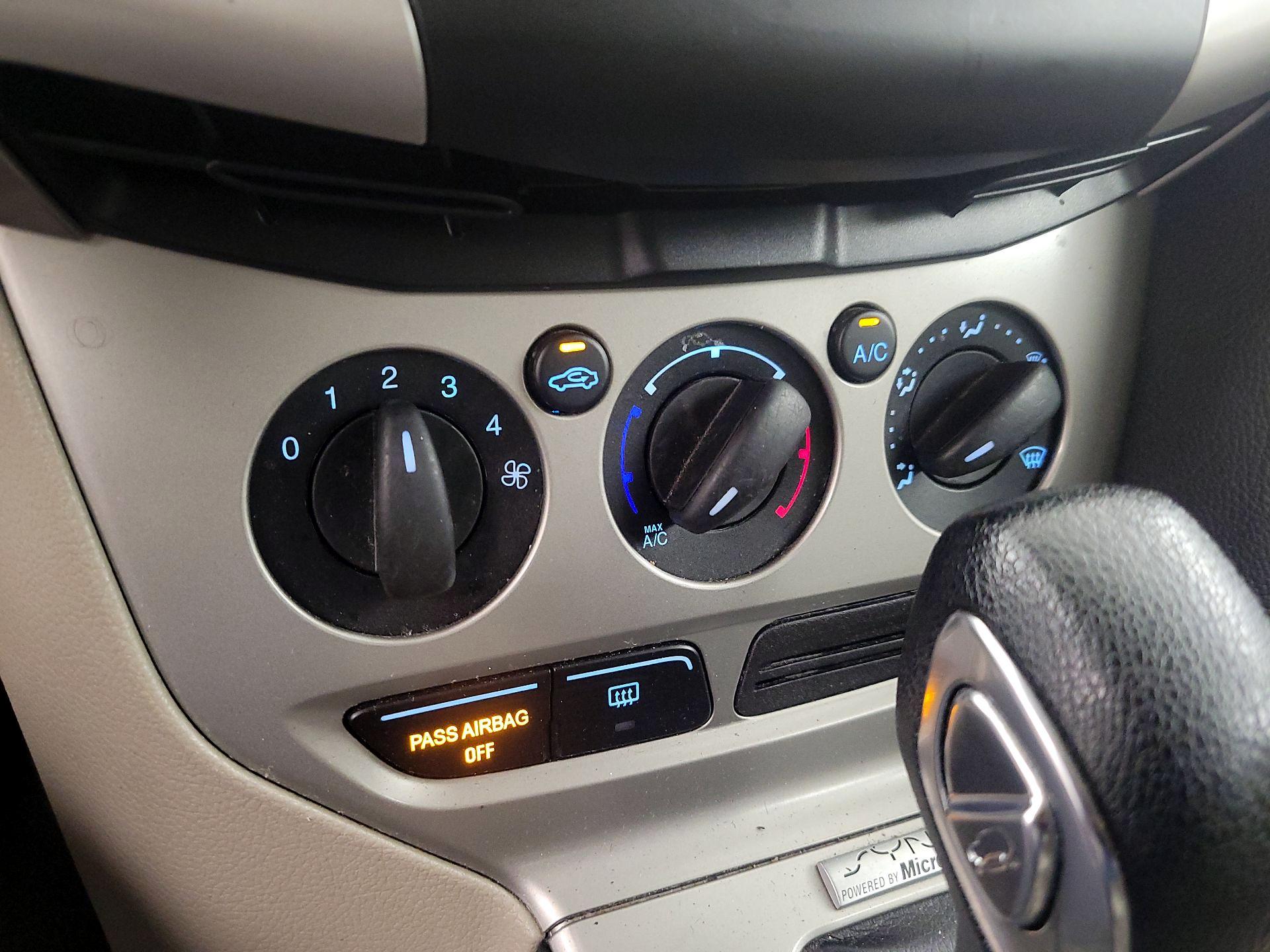 Thumbnail: 2014 Ford Focus - 15