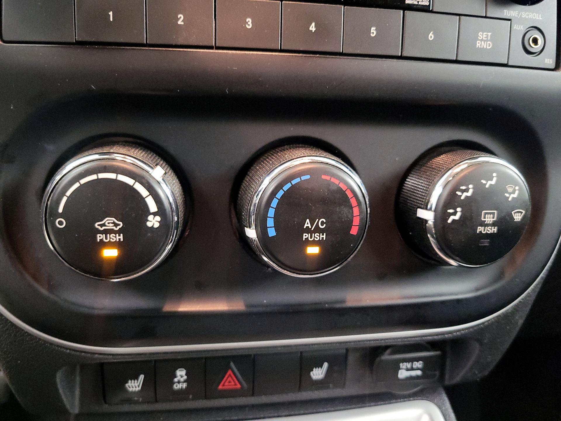 Thumbnail: 2016 Jeep Compass - 14