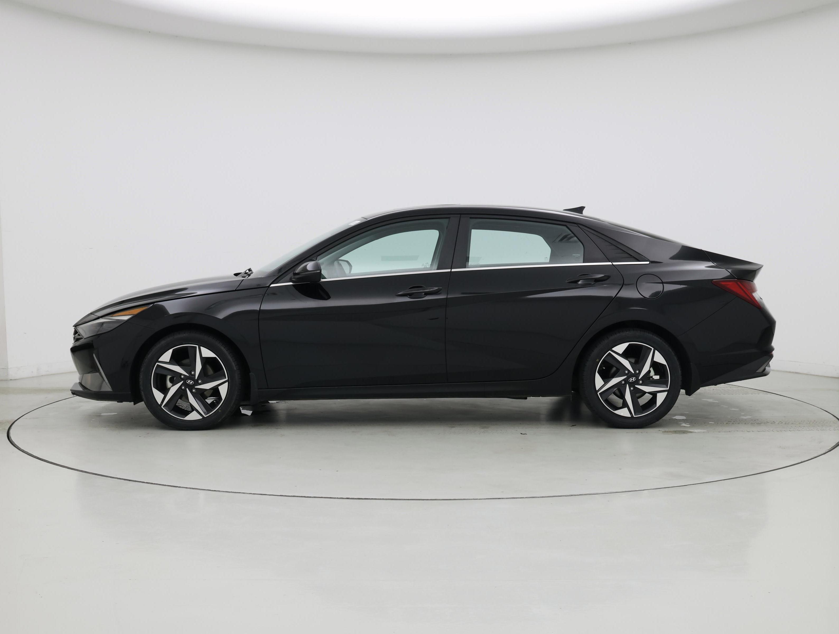 Thumbnail: 2023 Hyundai Elantra - 3