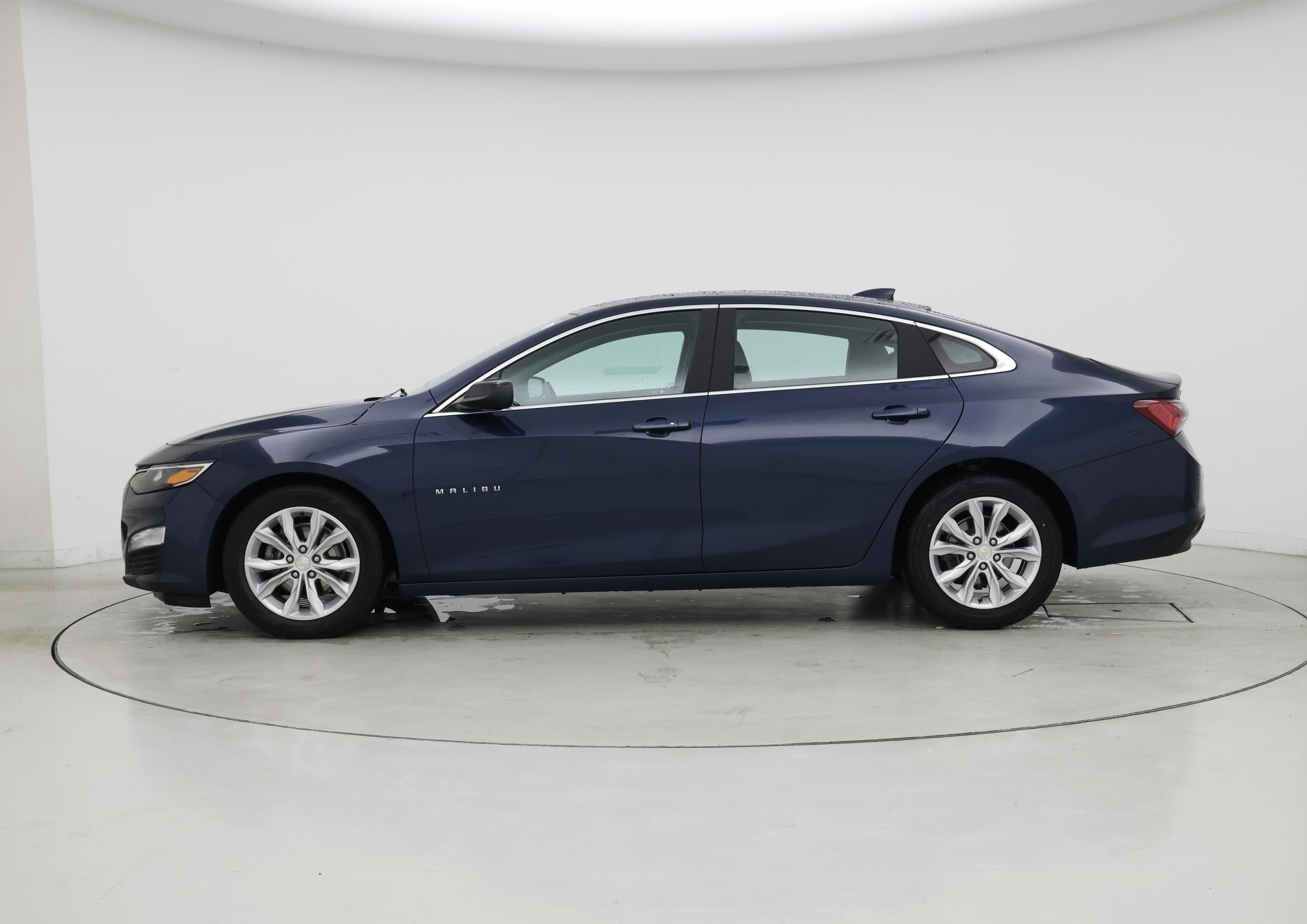 Thumbnail: 2021 Chevrolet Malibu - 3
