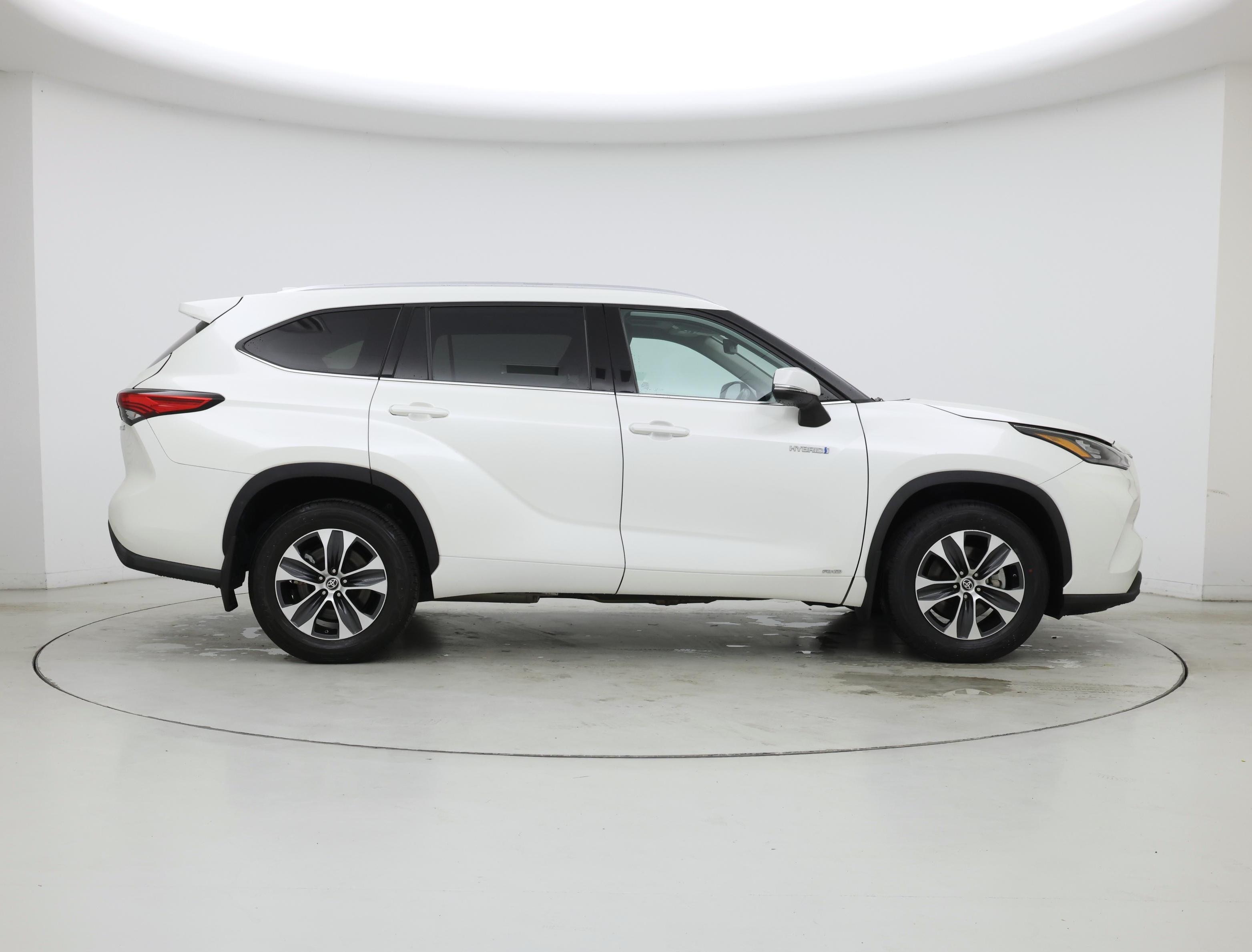 Thumbnail: 2020 Toyota Highlander - 7