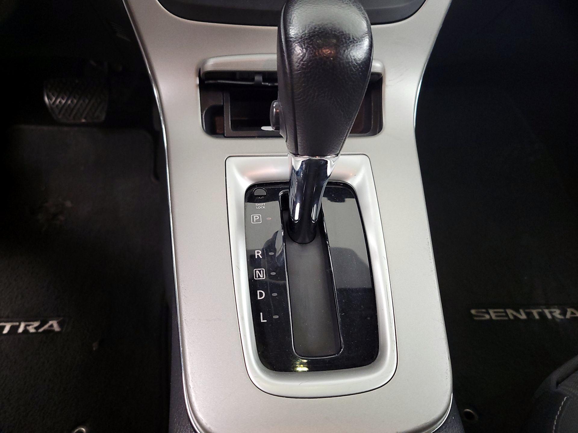 Thumbnail: 2015 Nissan Sentra - 17