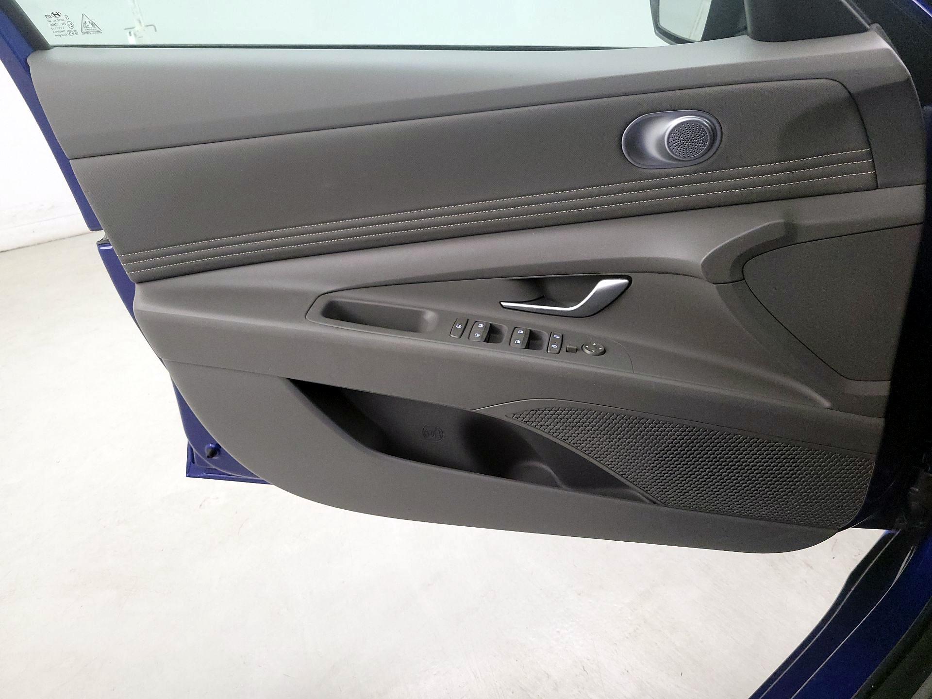 Thumbnail: 2023 Hyundai Elantra - 10