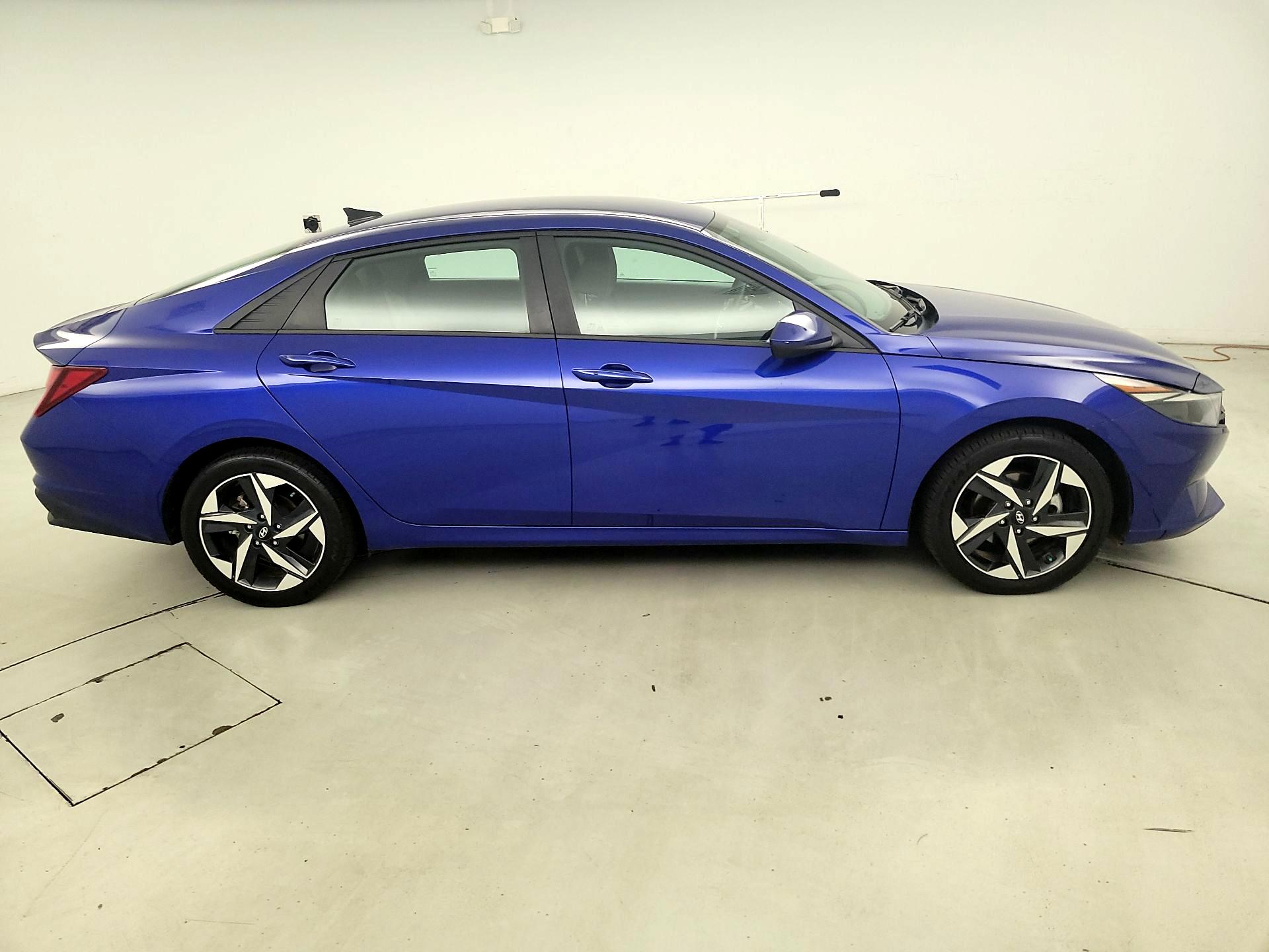 Thumbnail: 2023 Hyundai Elantra - 4