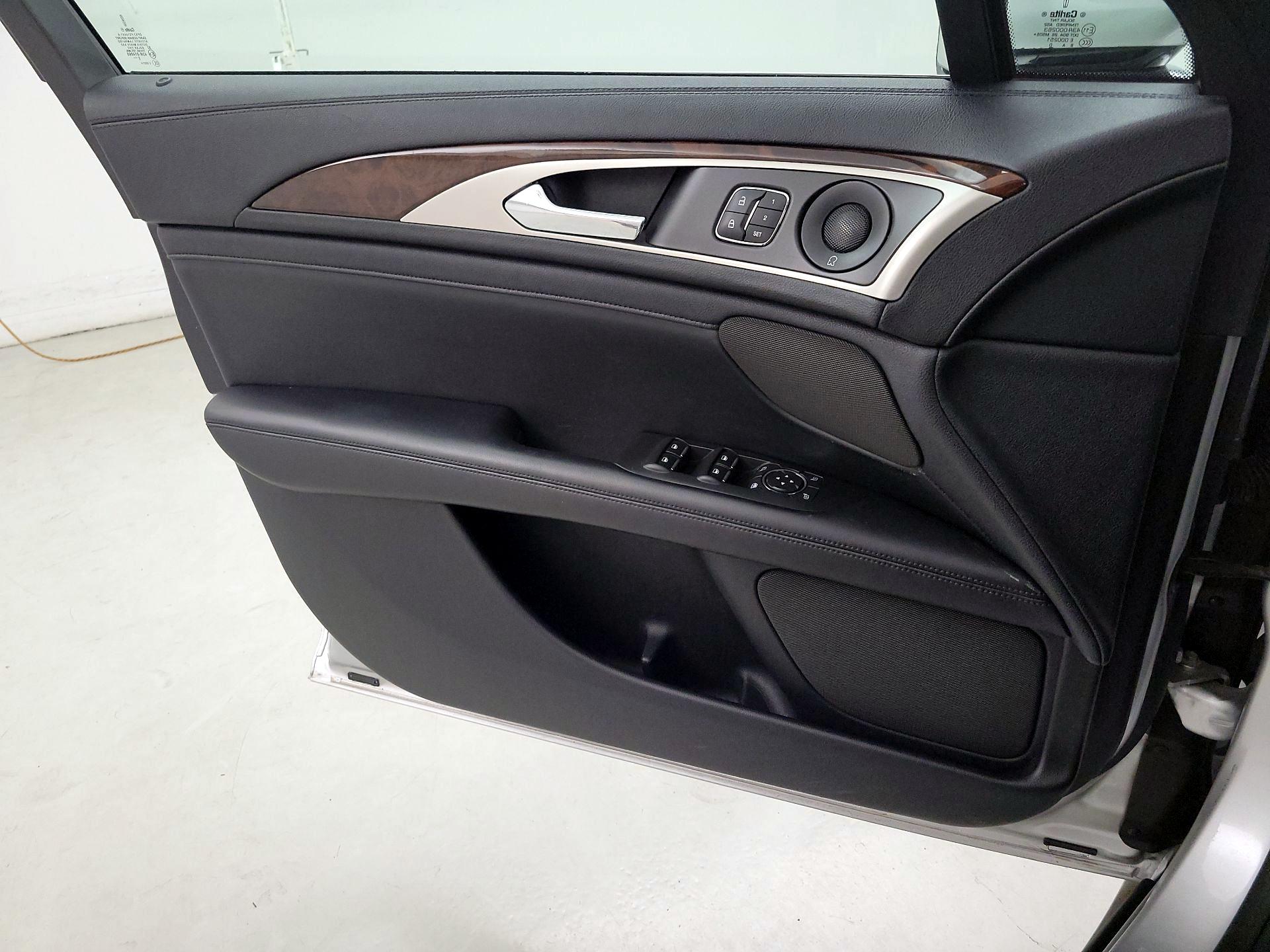 Thumbnail: 2019 Lincoln MKZ - 10