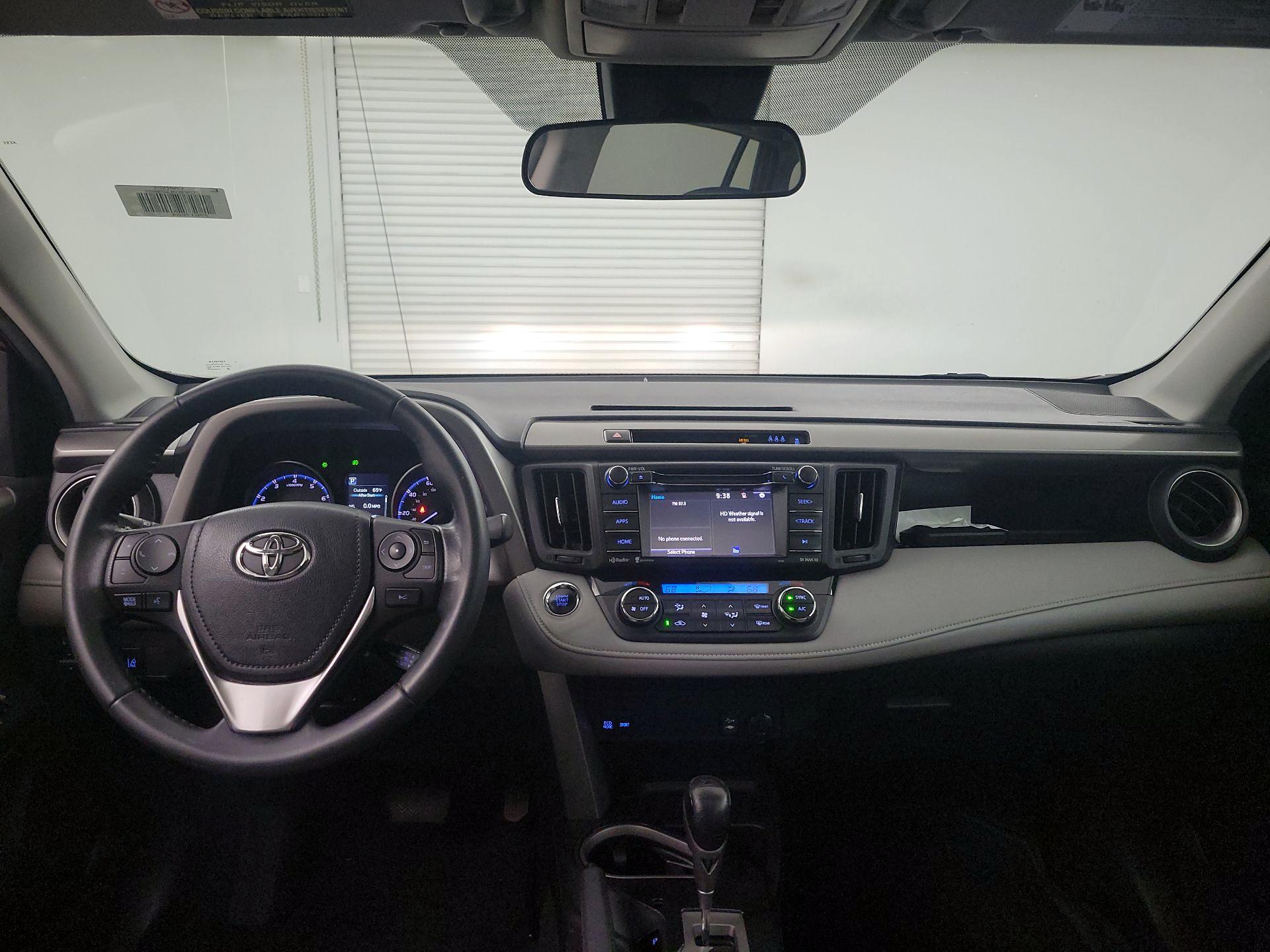 Thumbnail: 2018 Toyota RAV4 - 9