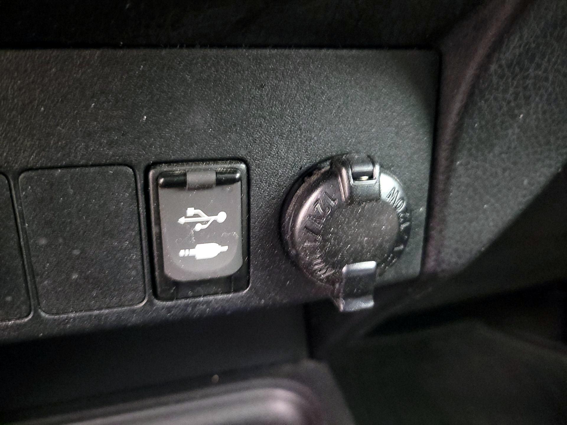 Thumbnail: 2018 Toyota RAV4 - 18