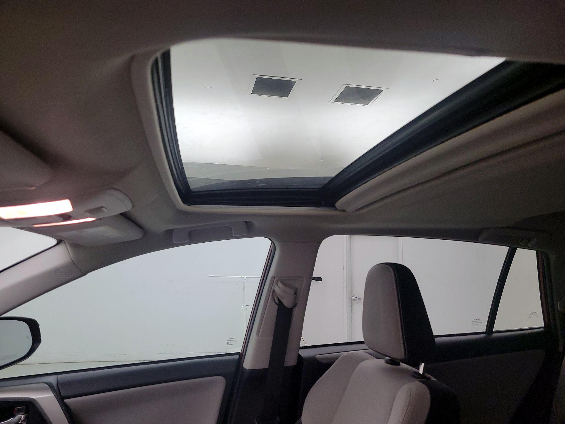 Thumbnail: 2018 Toyota RAV4 - 19
