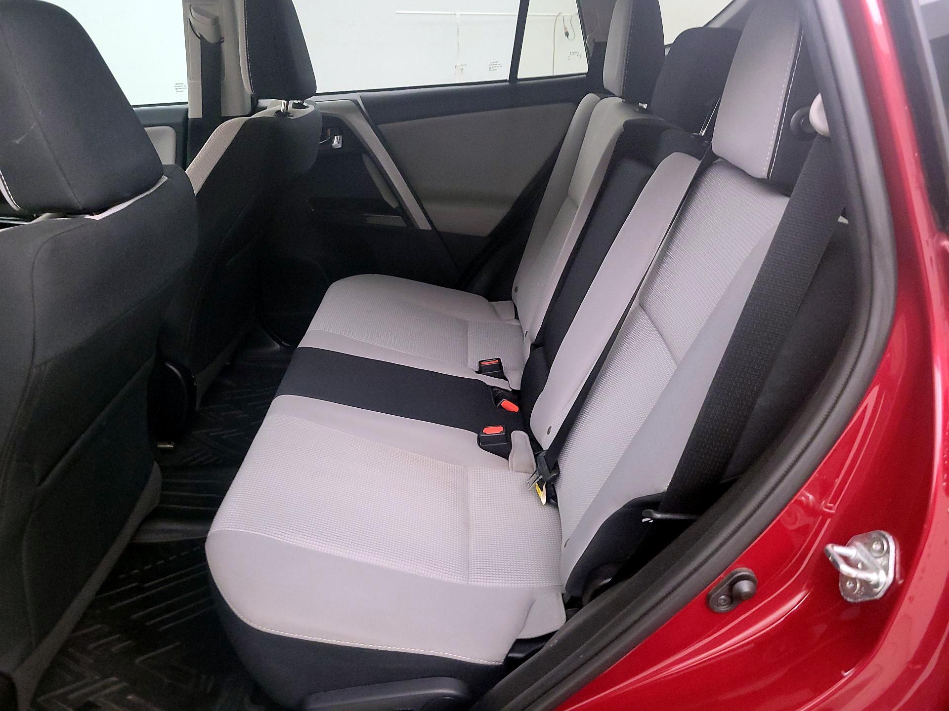 Thumbnail: 2018 Toyota RAV4 - 20