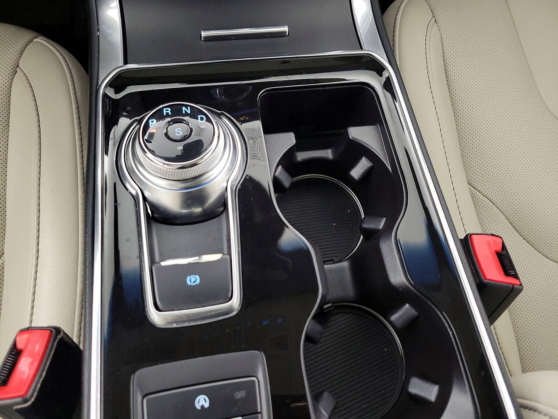 Thumbnail: 2019 Ford Edge - 16