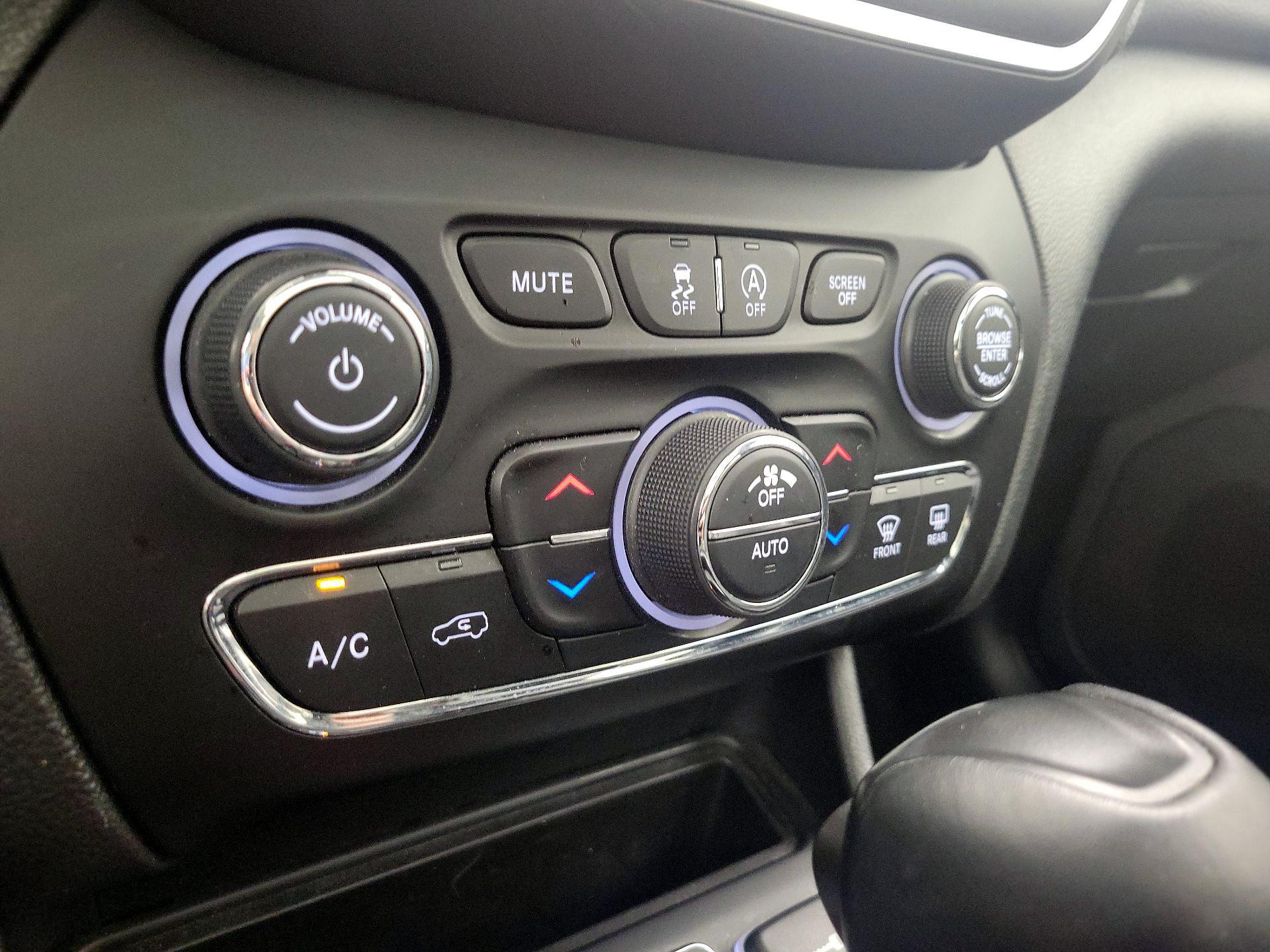 Thumbnail: 2022 Jeep Cherokee - 16