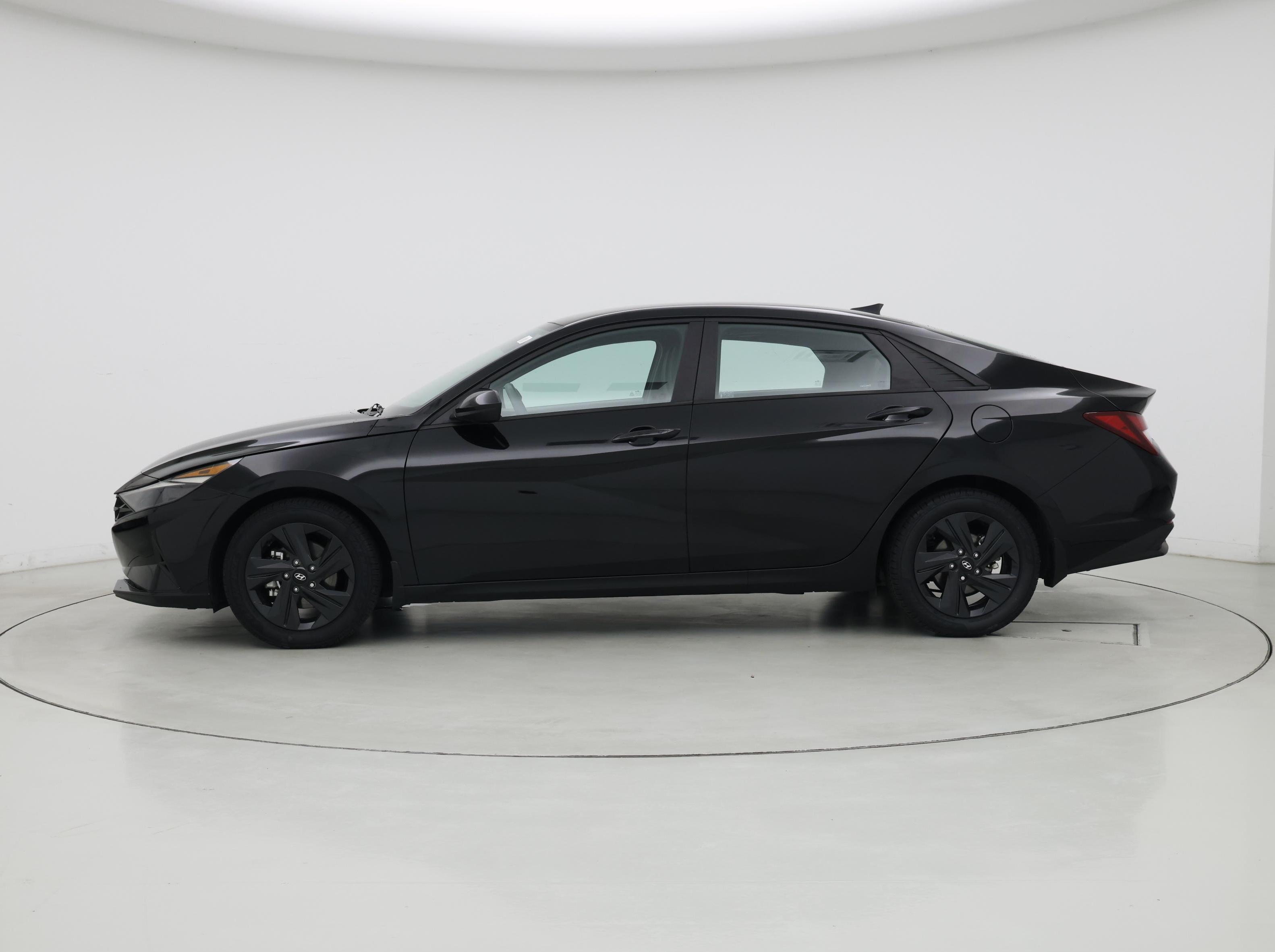 Thumbnail: 2023 Hyundai Elantra - 3
