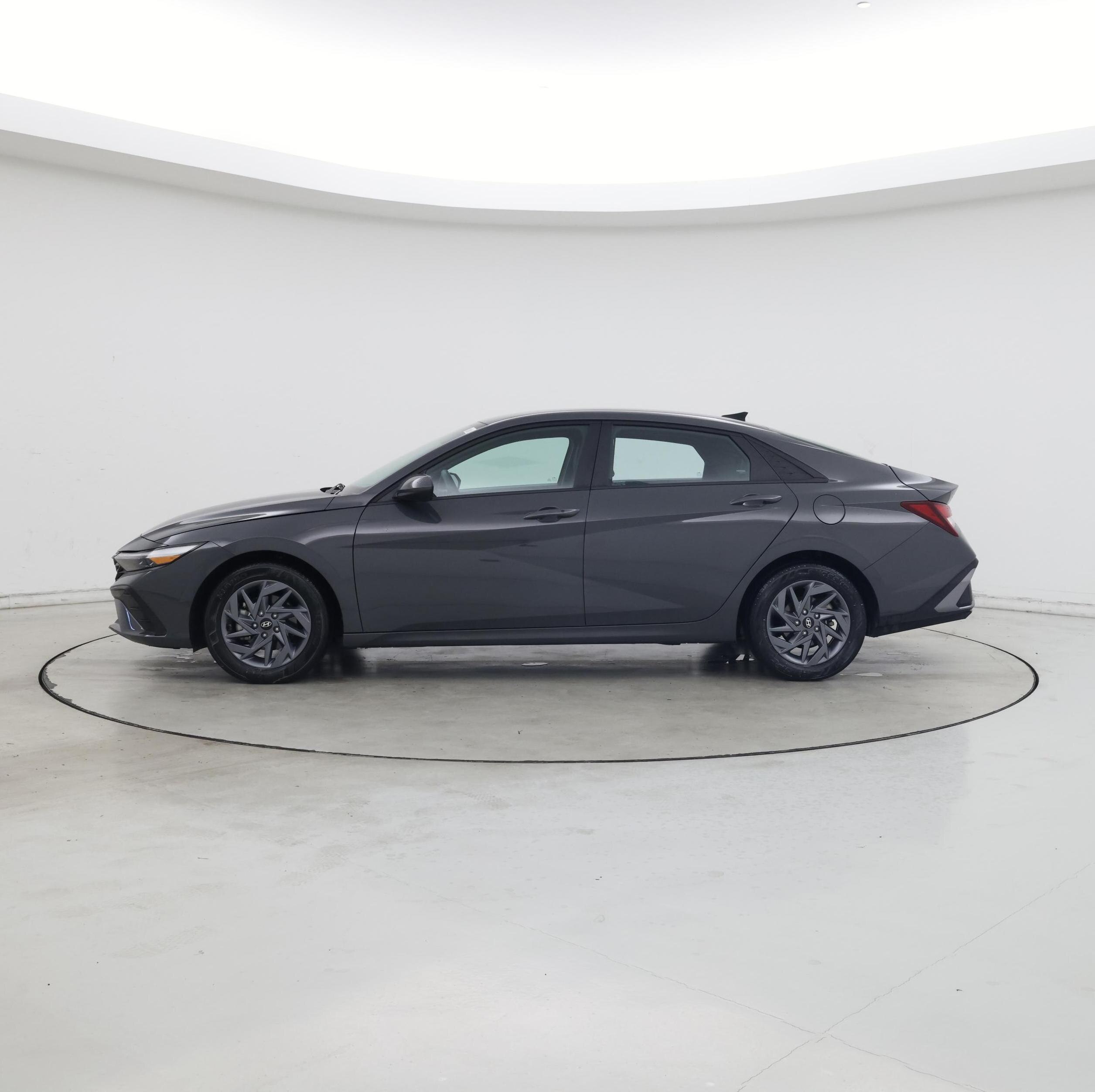 Thumbnail: 2024 Hyundai Elantra - 3