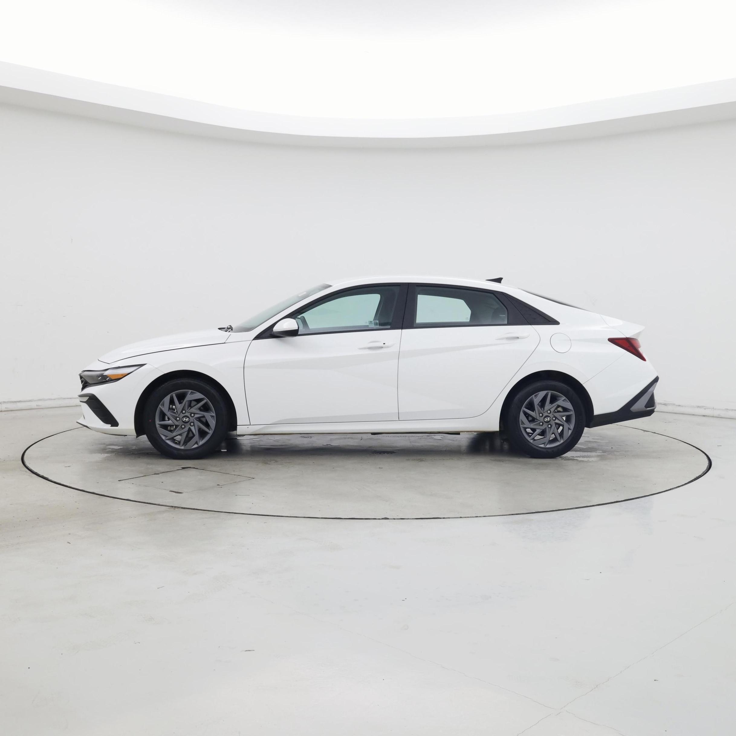 Thumbnail: 2024 Hyundai Elantra - 3
