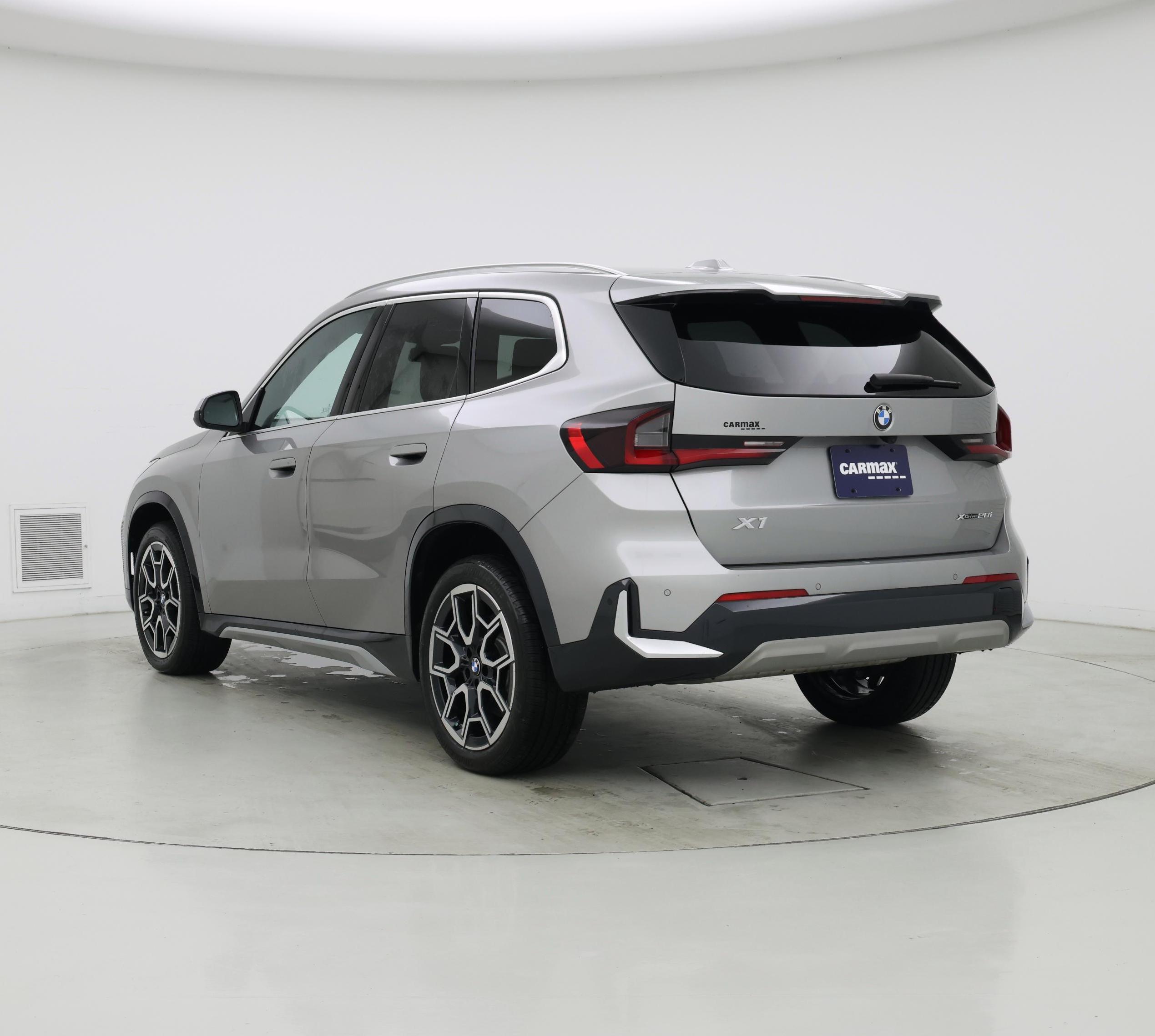 Thumbnail: 2023 BMW X1 - 2