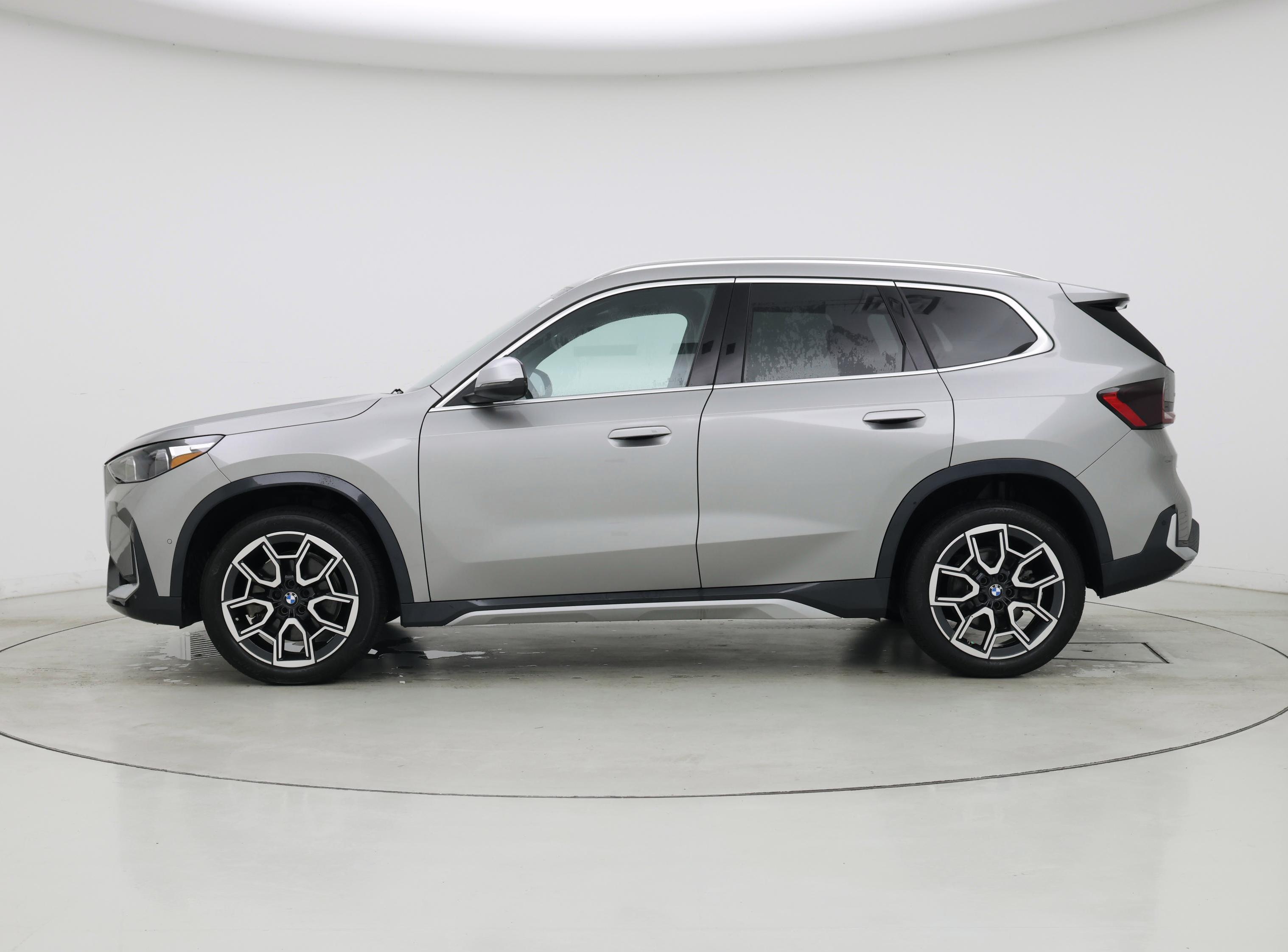 Thumbnail: 2023 BMW X1 - 3