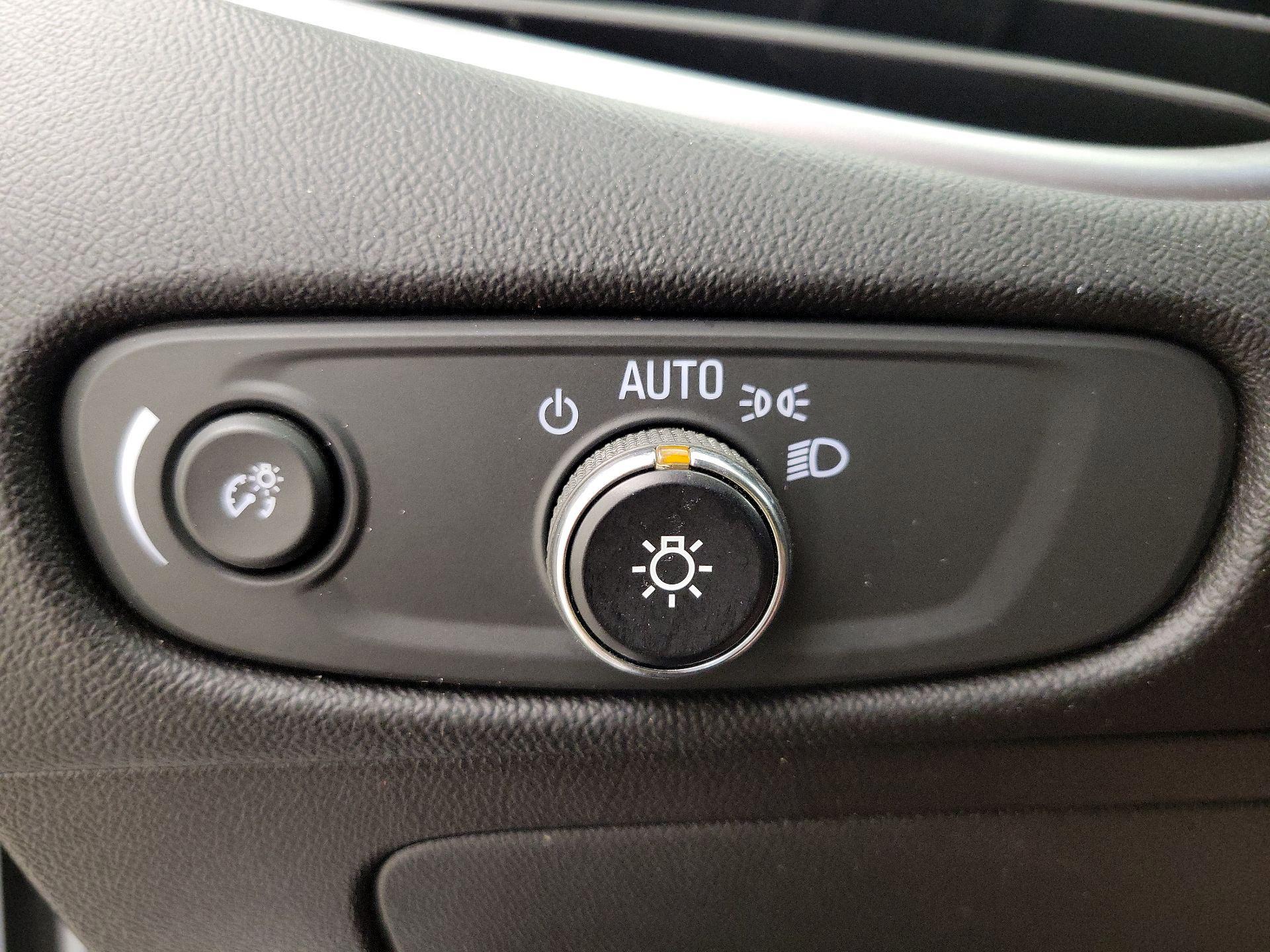 Thumbnail: 2022 Chevrolet Malibu - 13