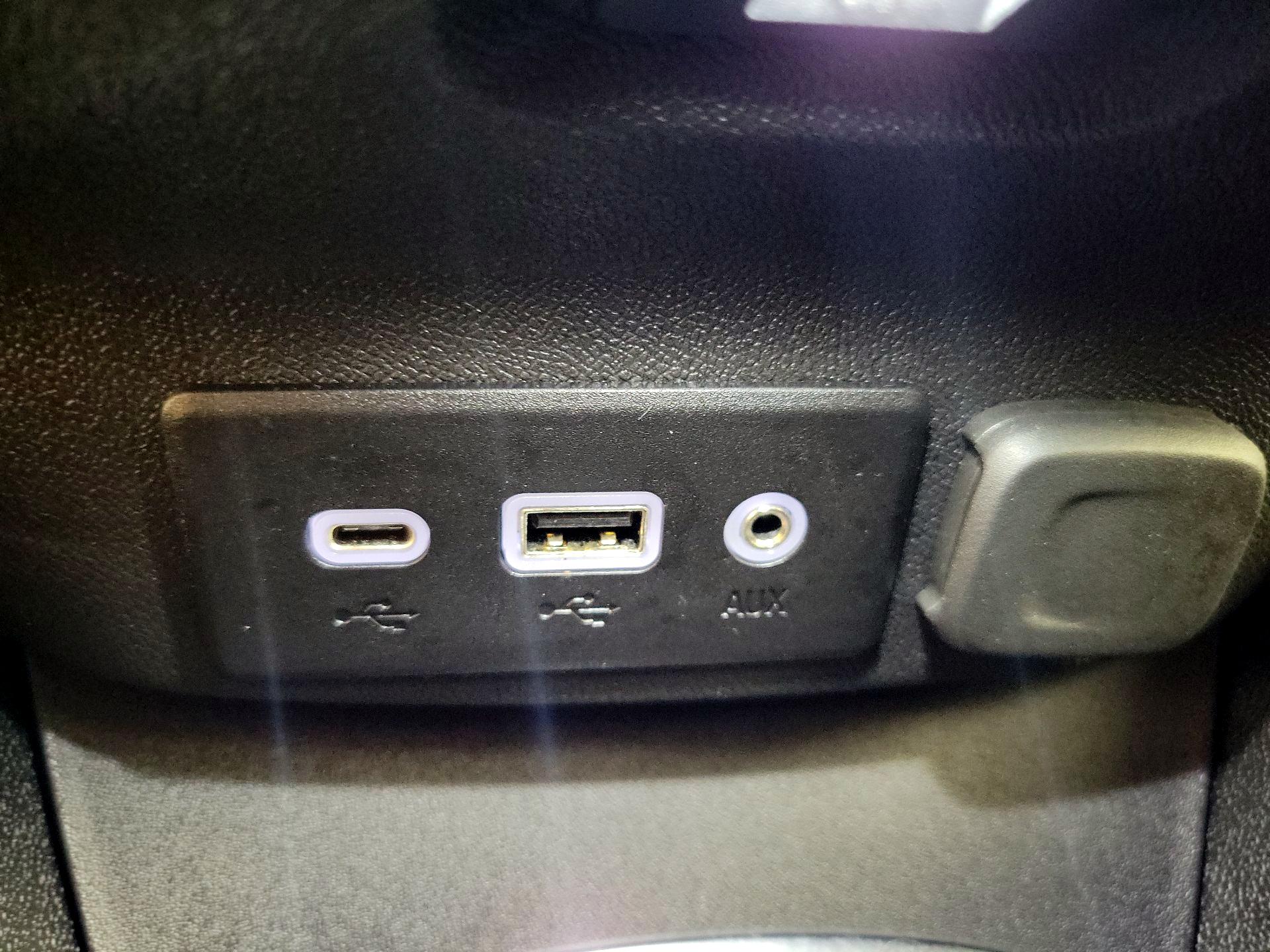 Thumbnail: 2022 Chevrolet Malibu - 18