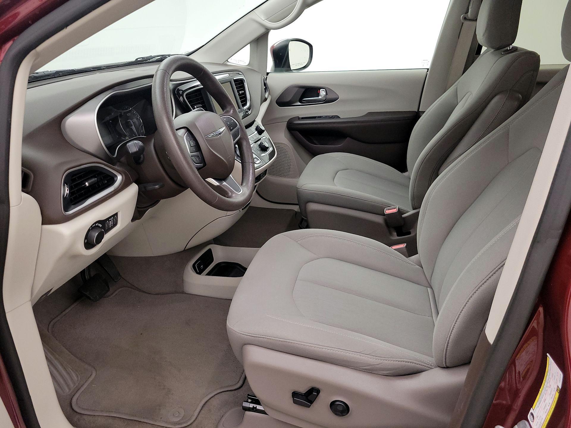 Thumbnail: 2020 Chrysler Voyager - 11