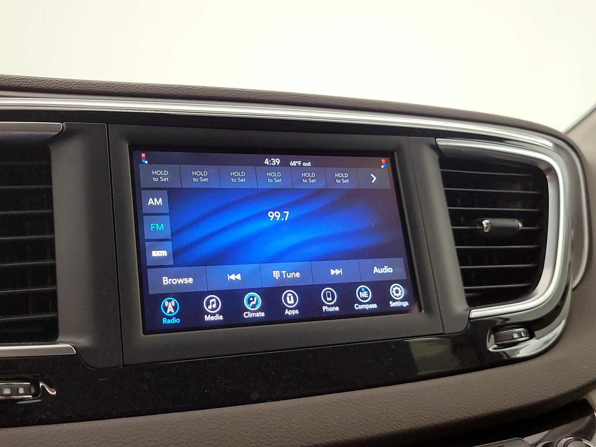 Thumbnail: 2020 Chrysler Voyager - 15