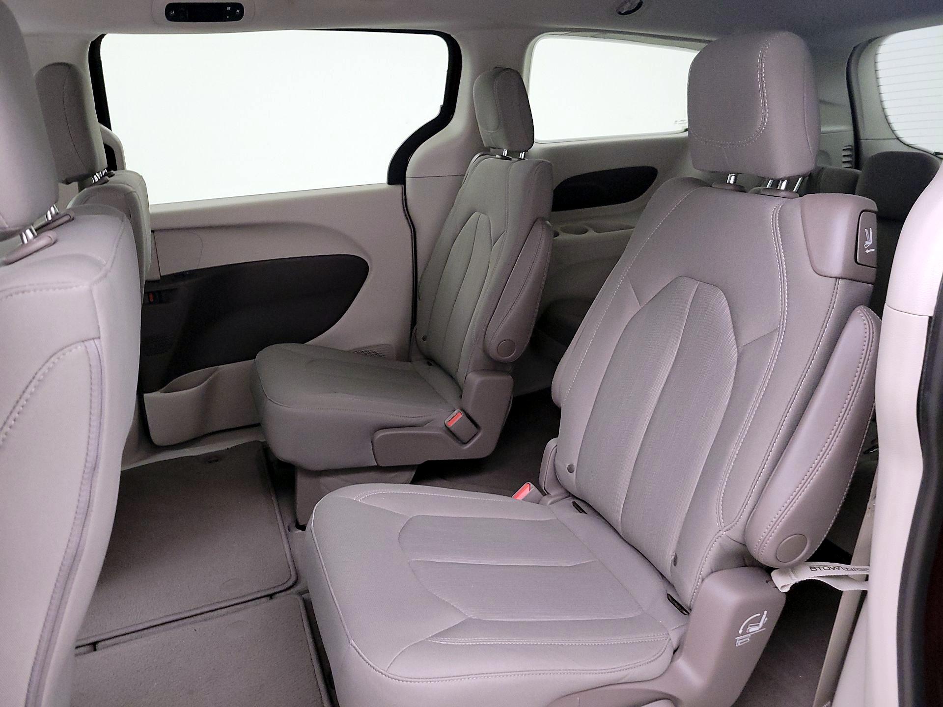 Thumbnail: 2020 Chrysler Voyager - 19