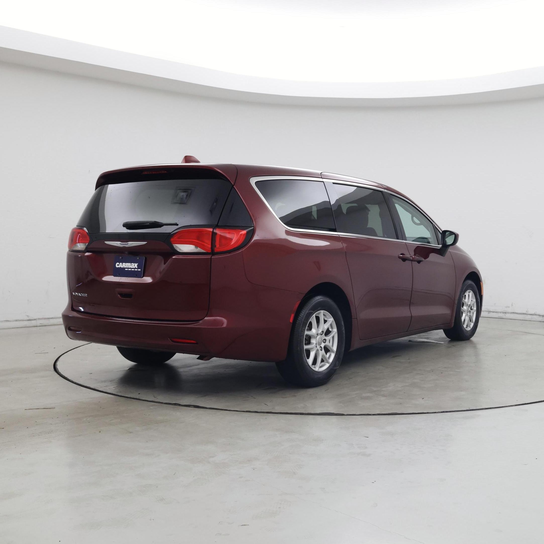 Thumbnail: 2020 Chrysler Voyager - 8