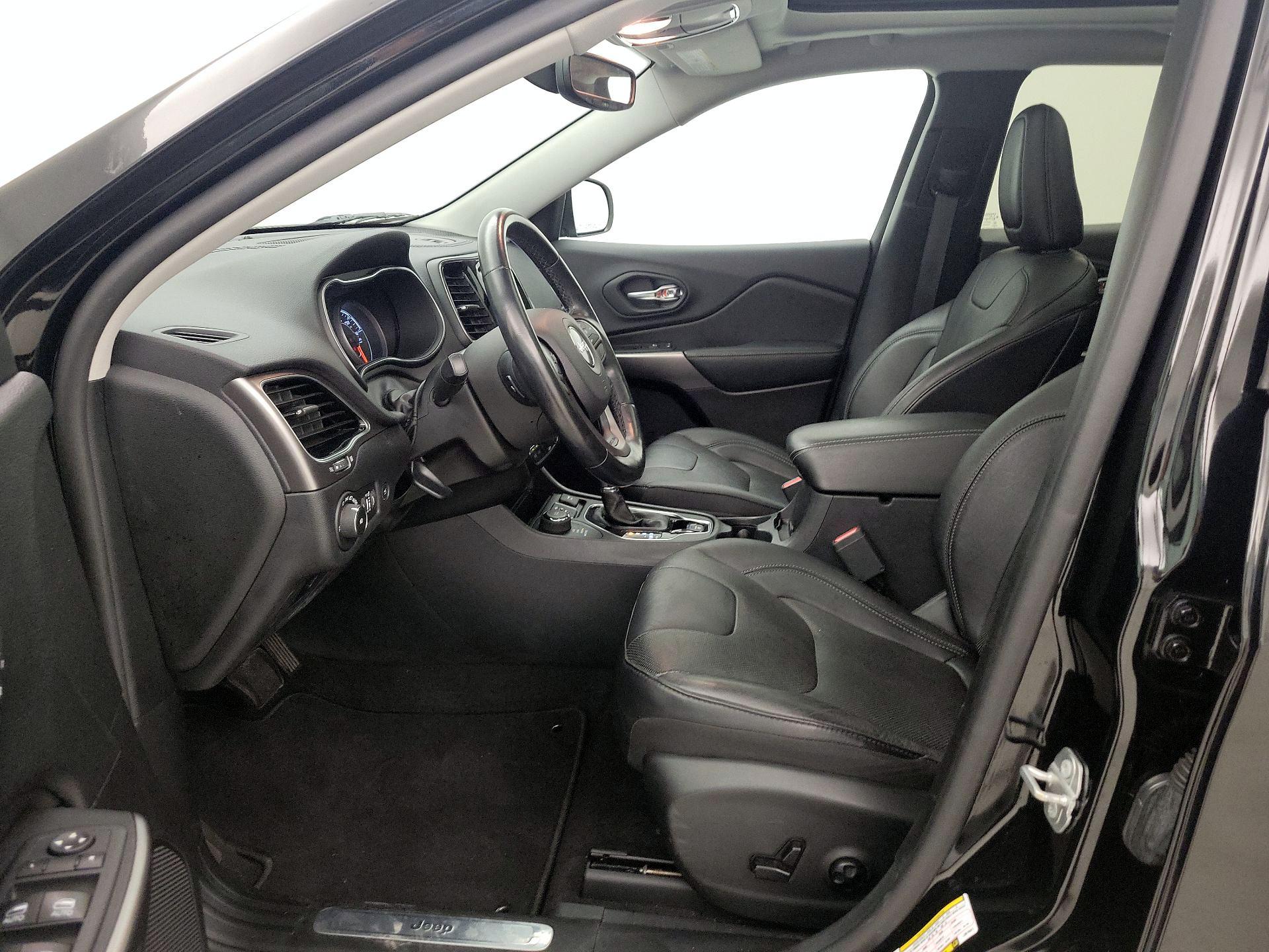 Thumbnail: 2020 Jeep Cherokee - 11