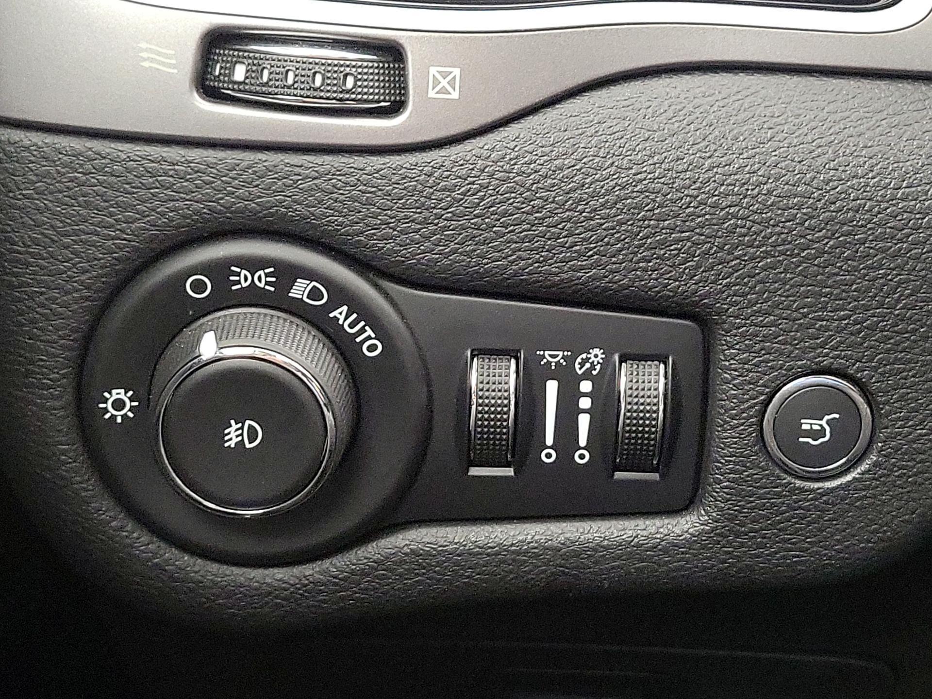 Thumbnail: 2020 Jeep Cherokee - 13