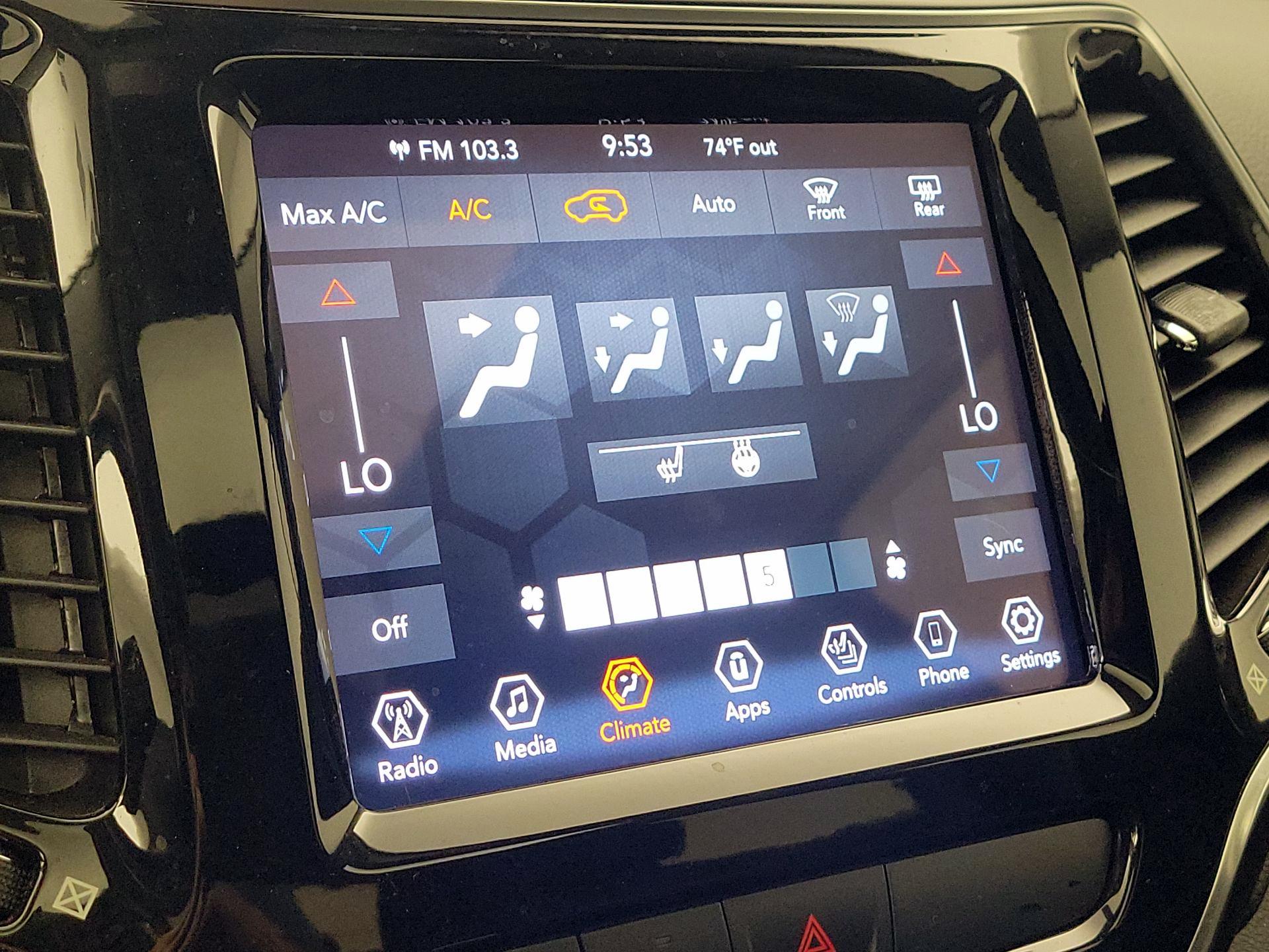 Thumbnail: 2020 Jeep Cherokee - 15
