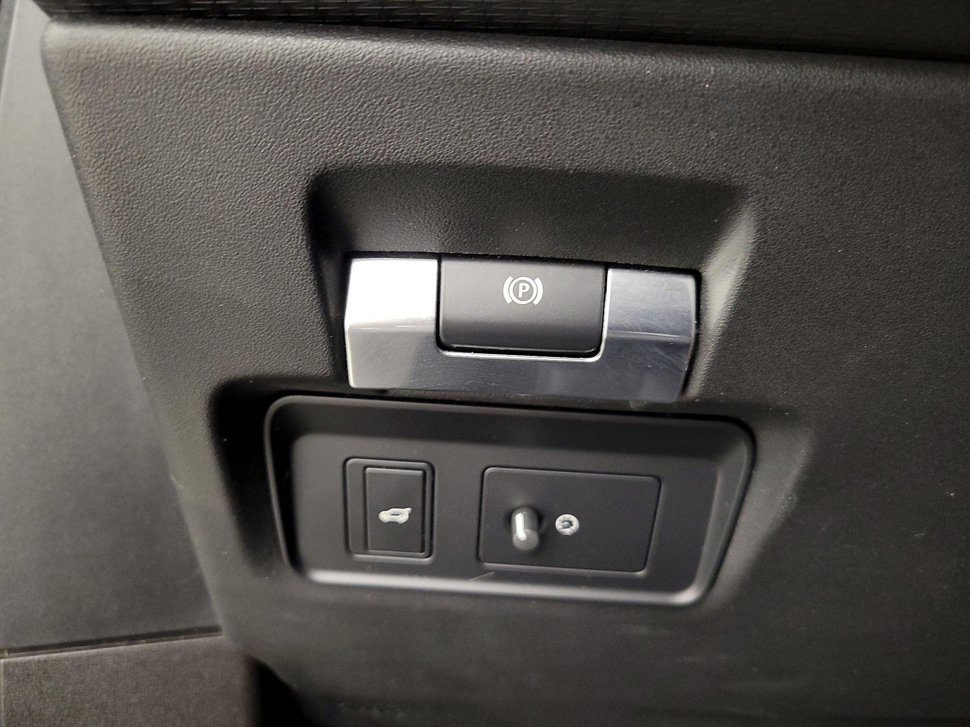 Thumbnail: 2020 Land Rover Range Rover Evoque - 13