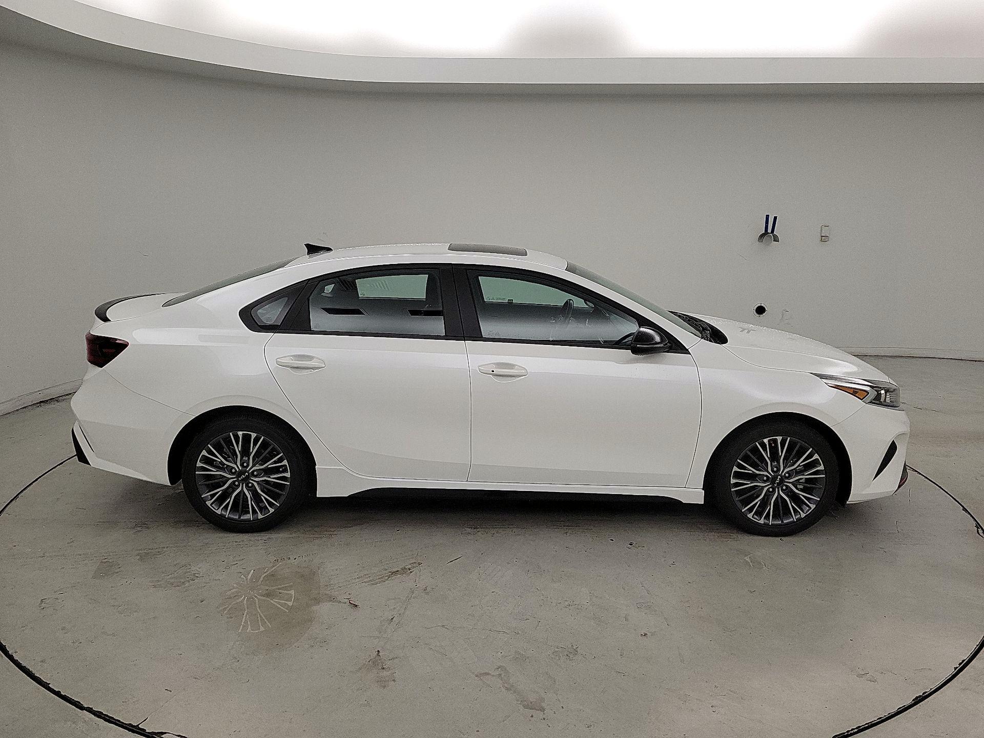 Thumbnail: 2024 Kia Forte - 4