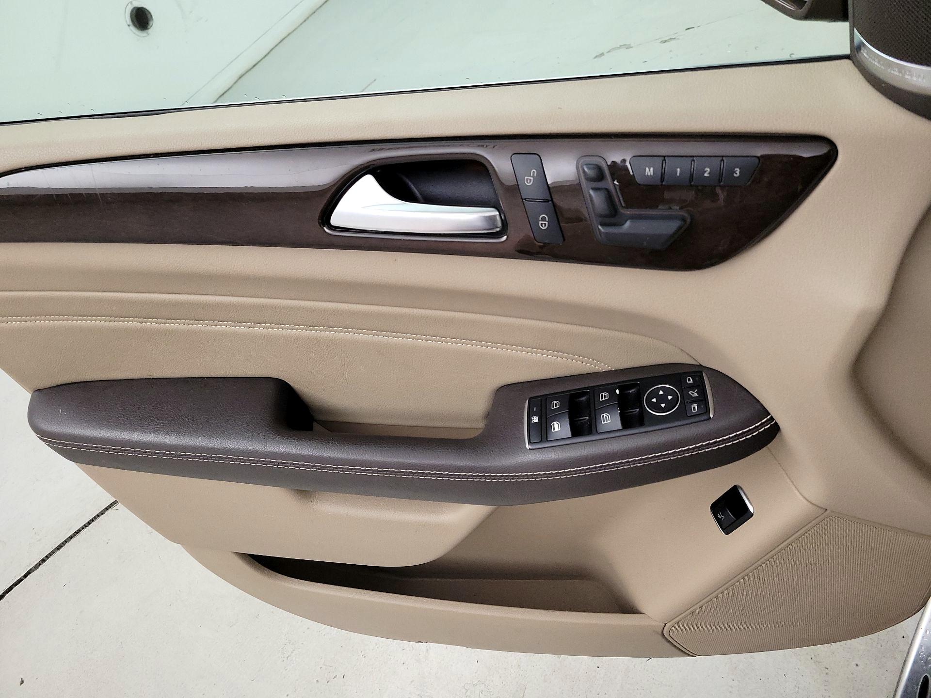 Thumbnail: 2015 Mercedes-Benz M-Class - 12