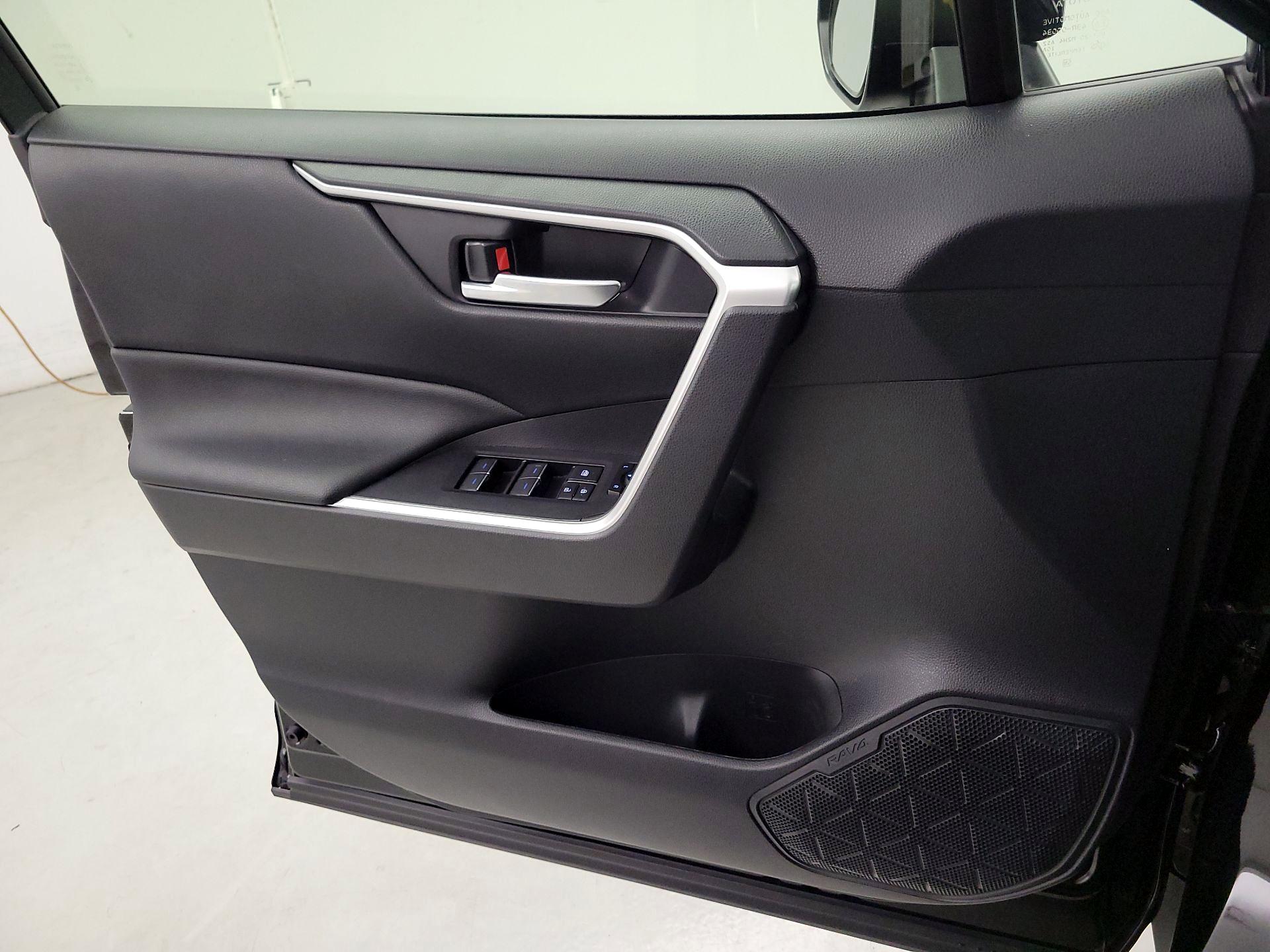 Thumbnail: 2022 Toyota RAV4 - 10