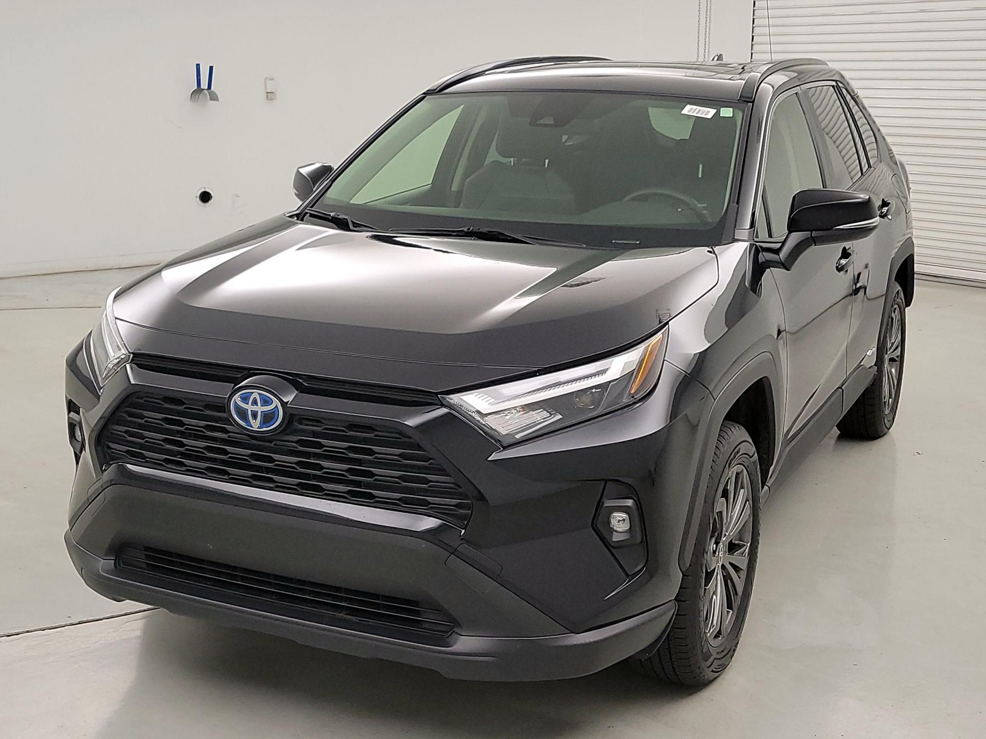 Thumbnail: 2022 Toyota RAV4 - 3