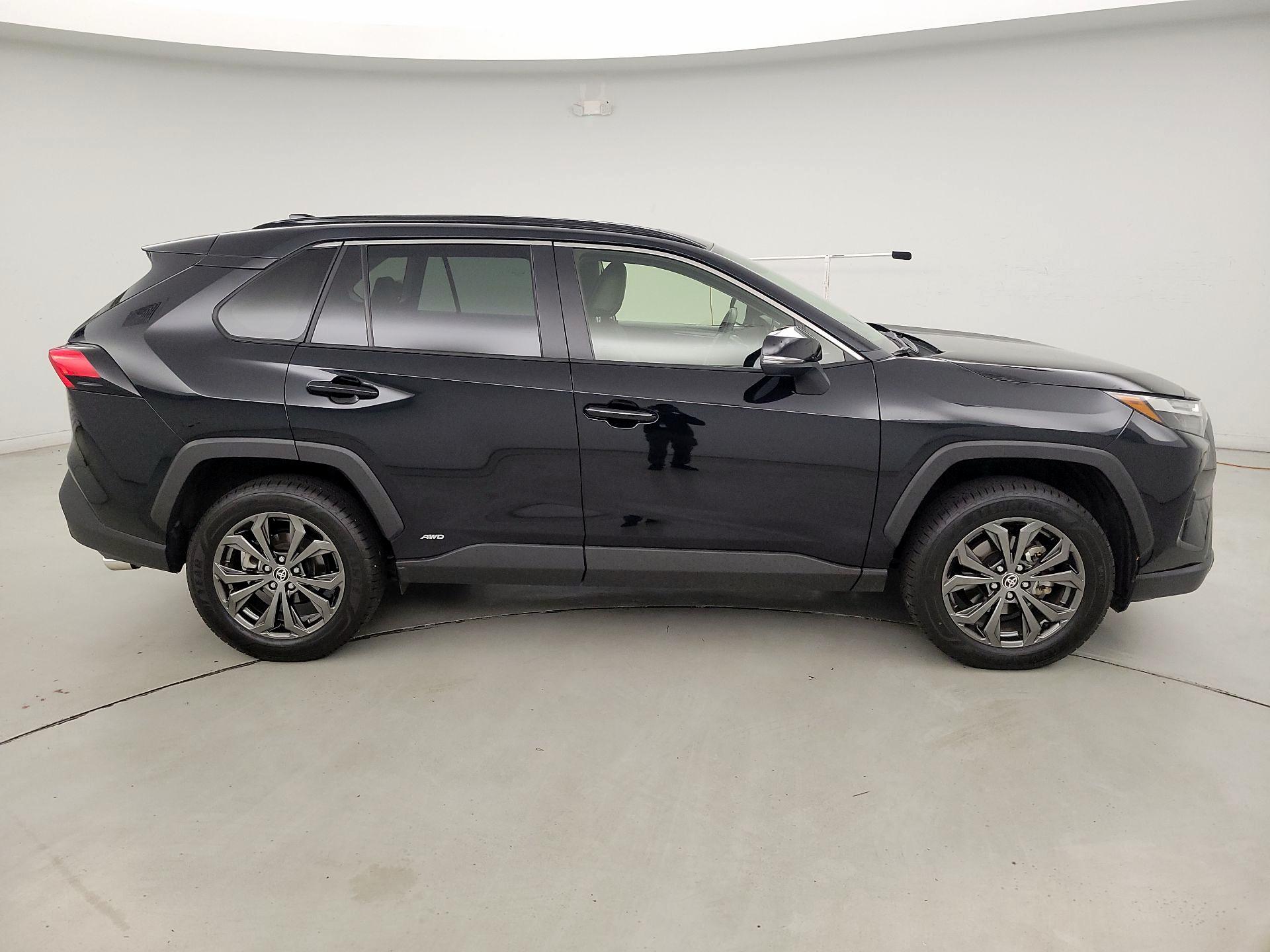 Thumbnail: 2022 Toyota RAV4 - 4