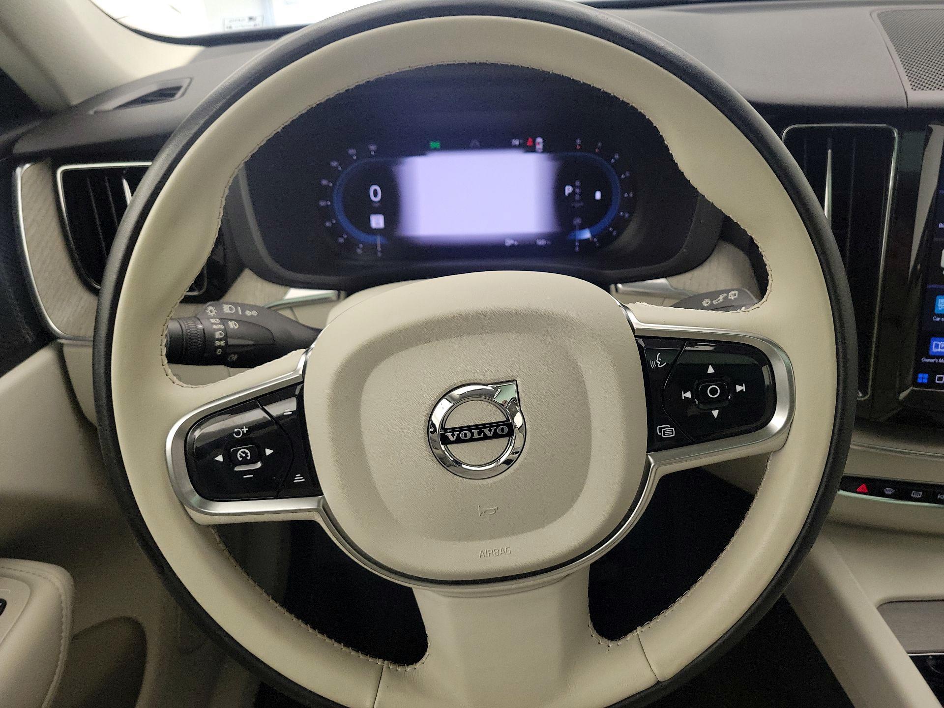Thumbnail: 2023 Volvo XC60 - 10