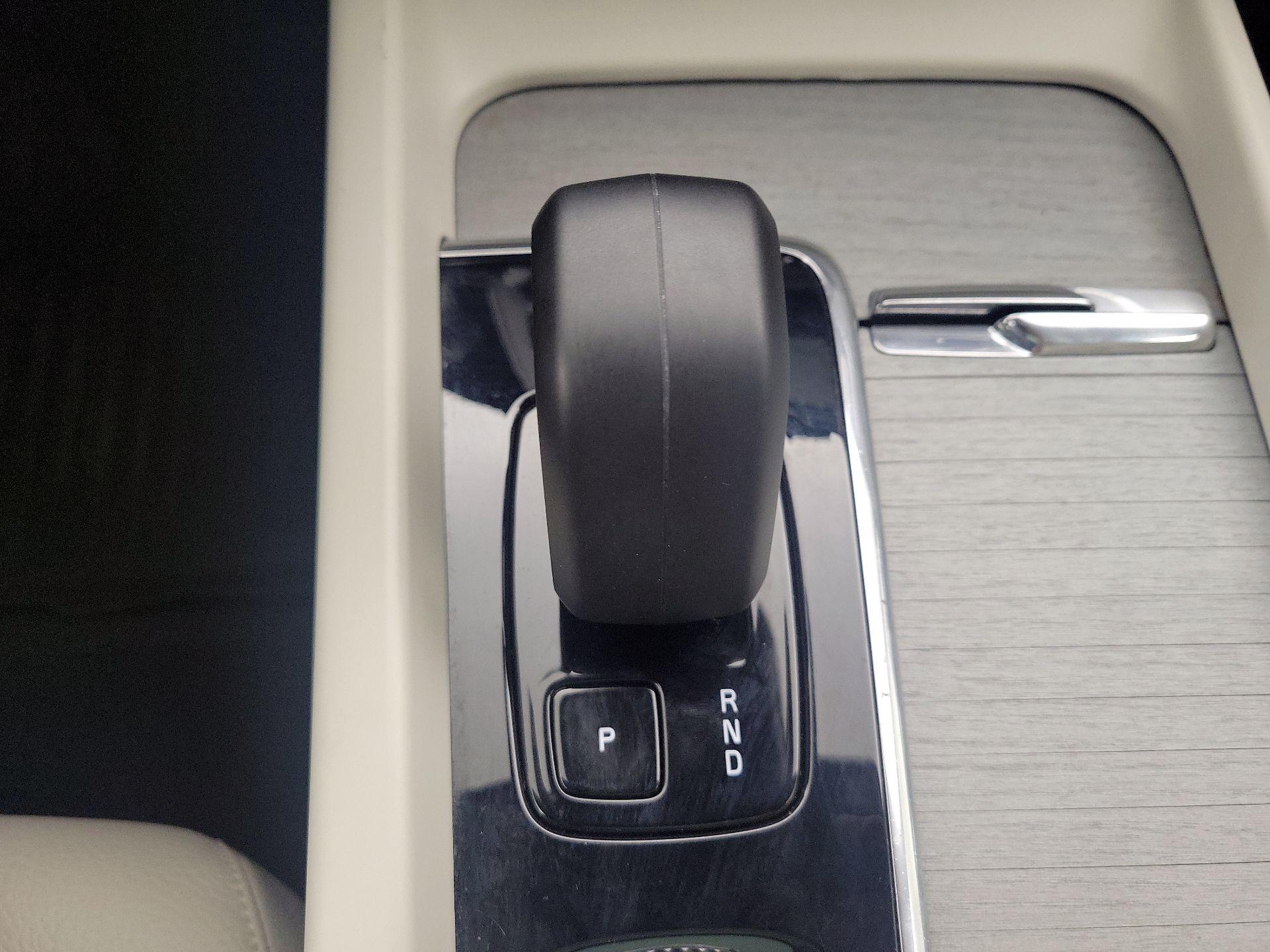 Thumbnail: 2023 Volvo XC60 - 17