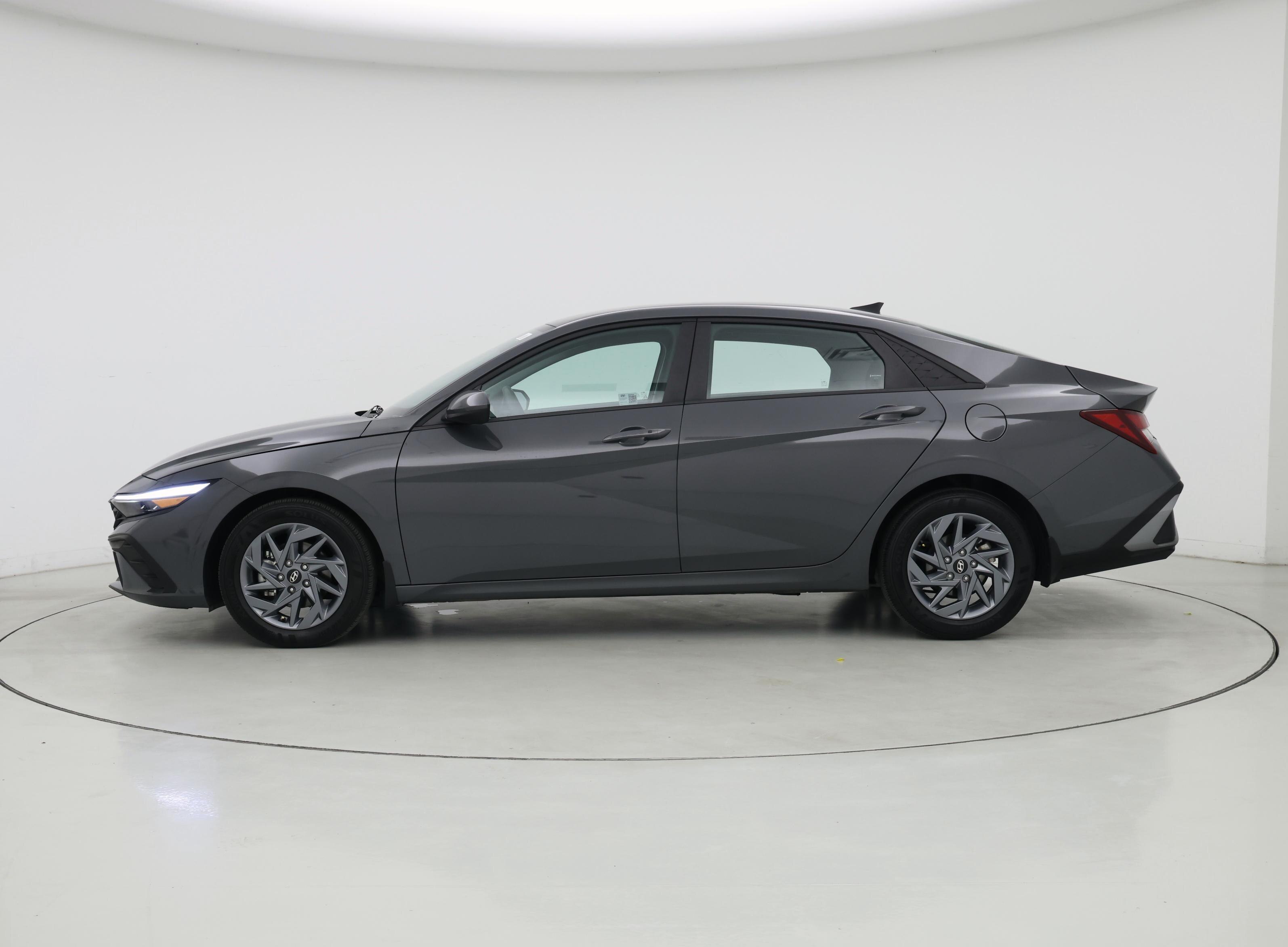 Thumbnail: 2024 Hyundai Elantra - 3