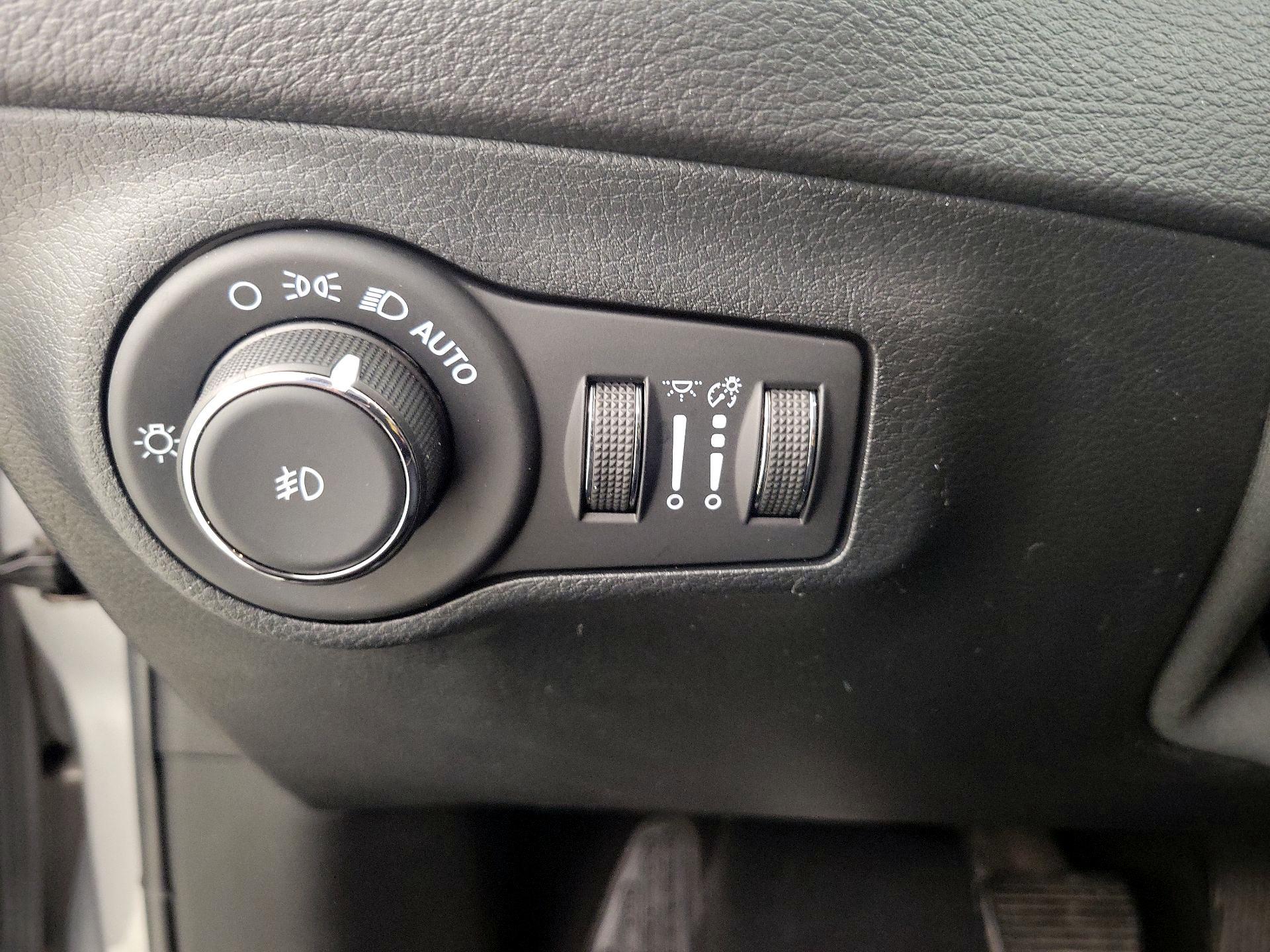 Thumbnail: 2021 Jeep Compass - 13