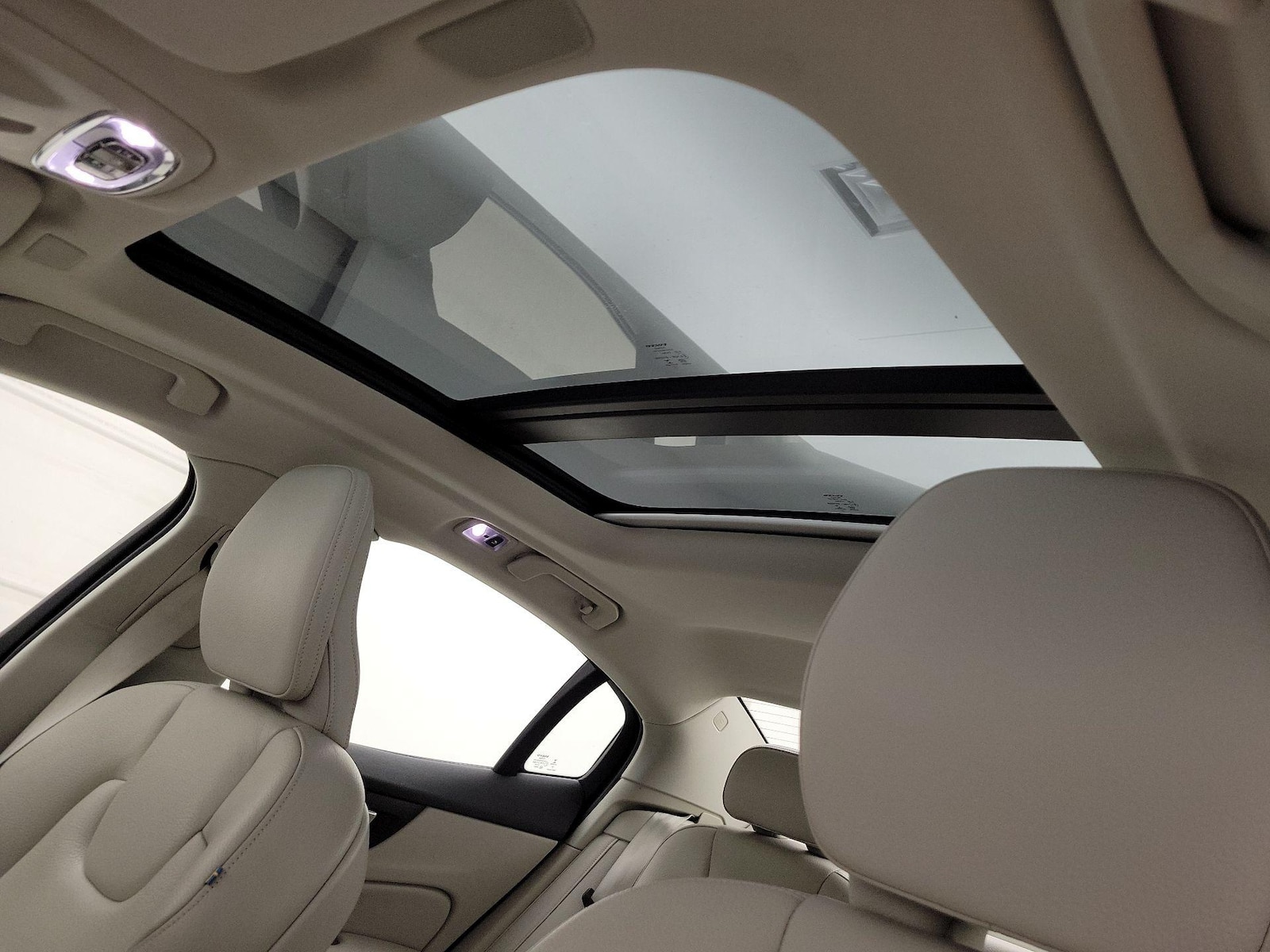 2022 Volvo S60 Momentum - Photo 20