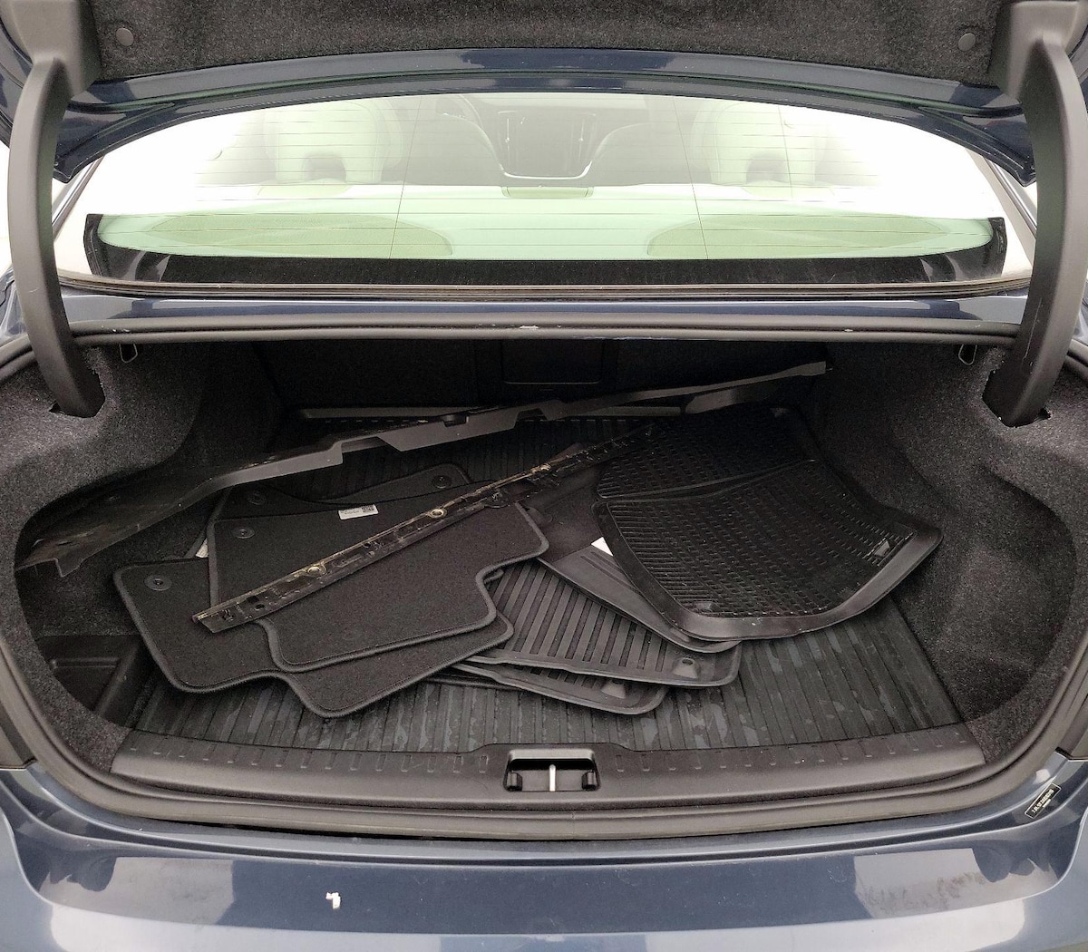 Trunk/Cargo (Seats Up)