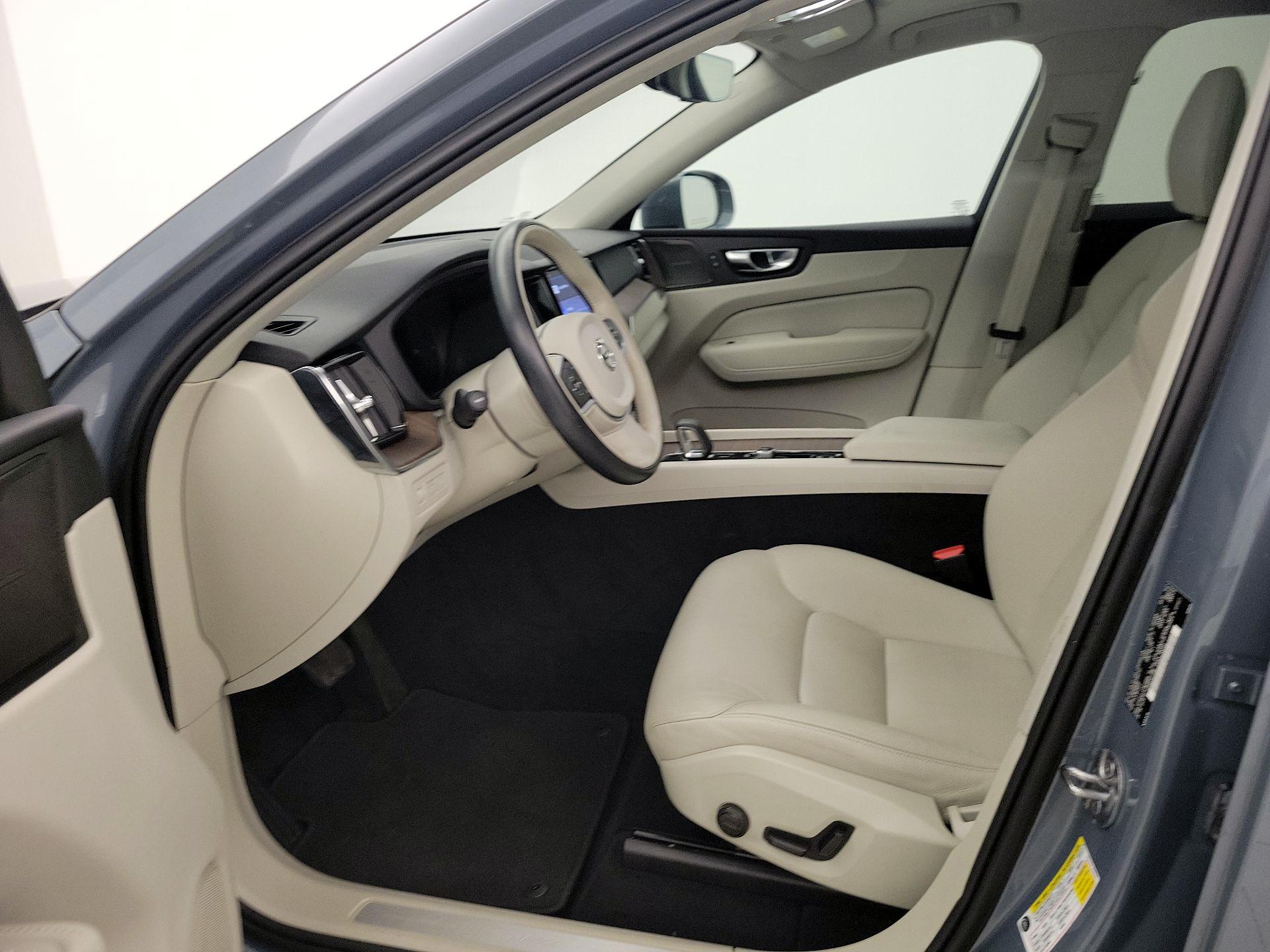 Thumbnail: 2022 Volvo XC60 - 11