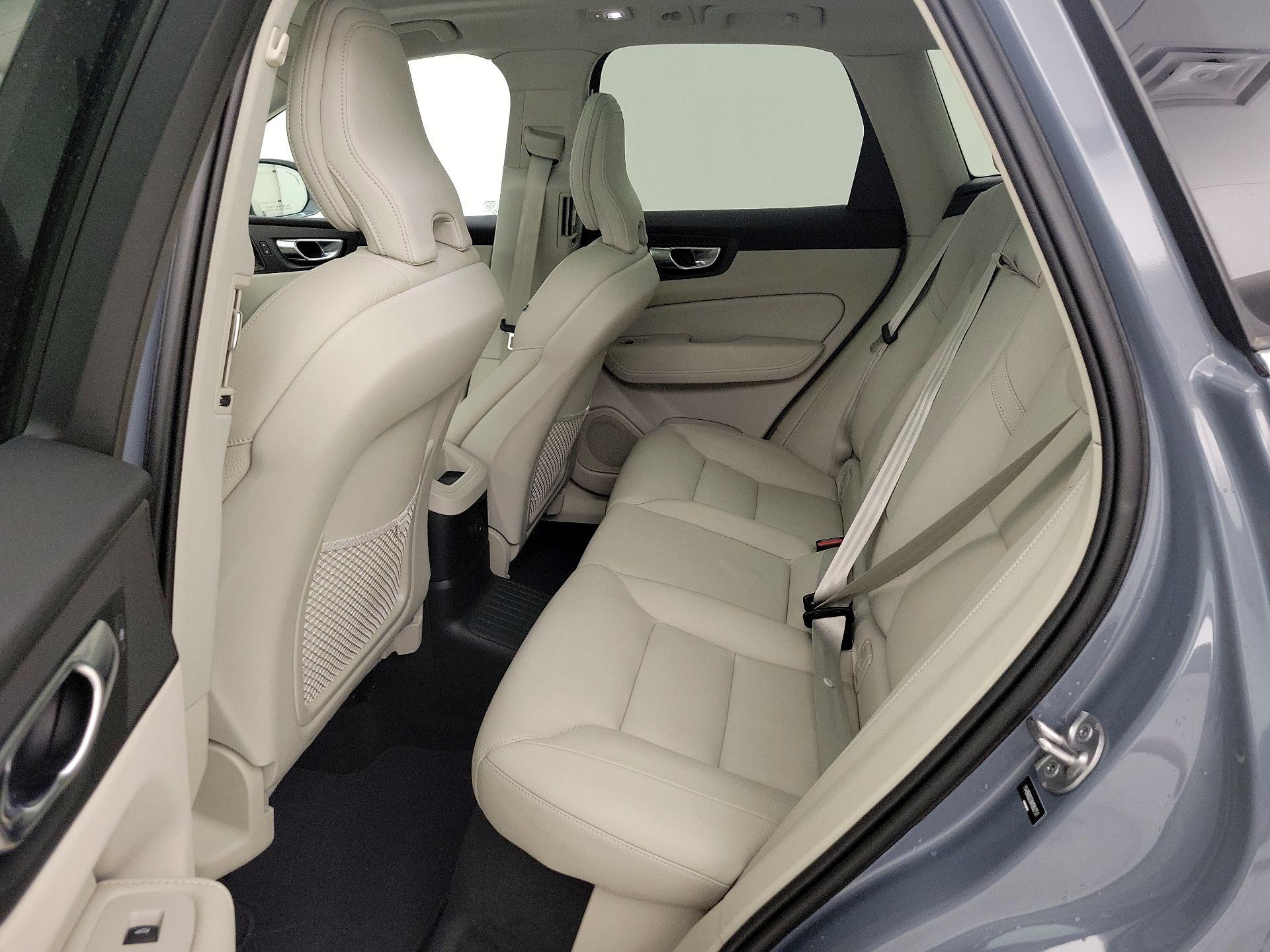 Thumbnail: 2022 Volvo XC60 - 20