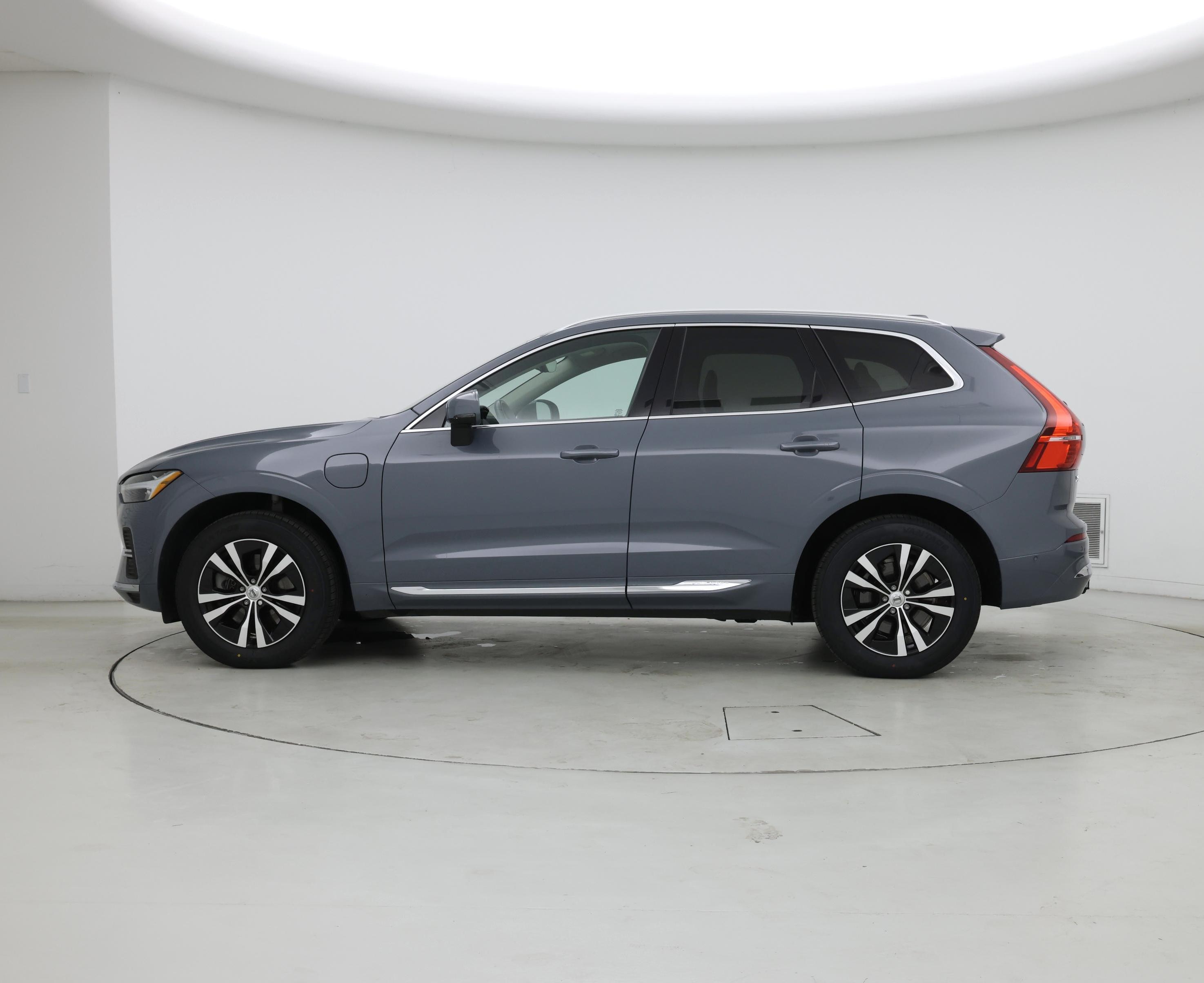Thumbnail: 2022 Volvo XC60 - 3