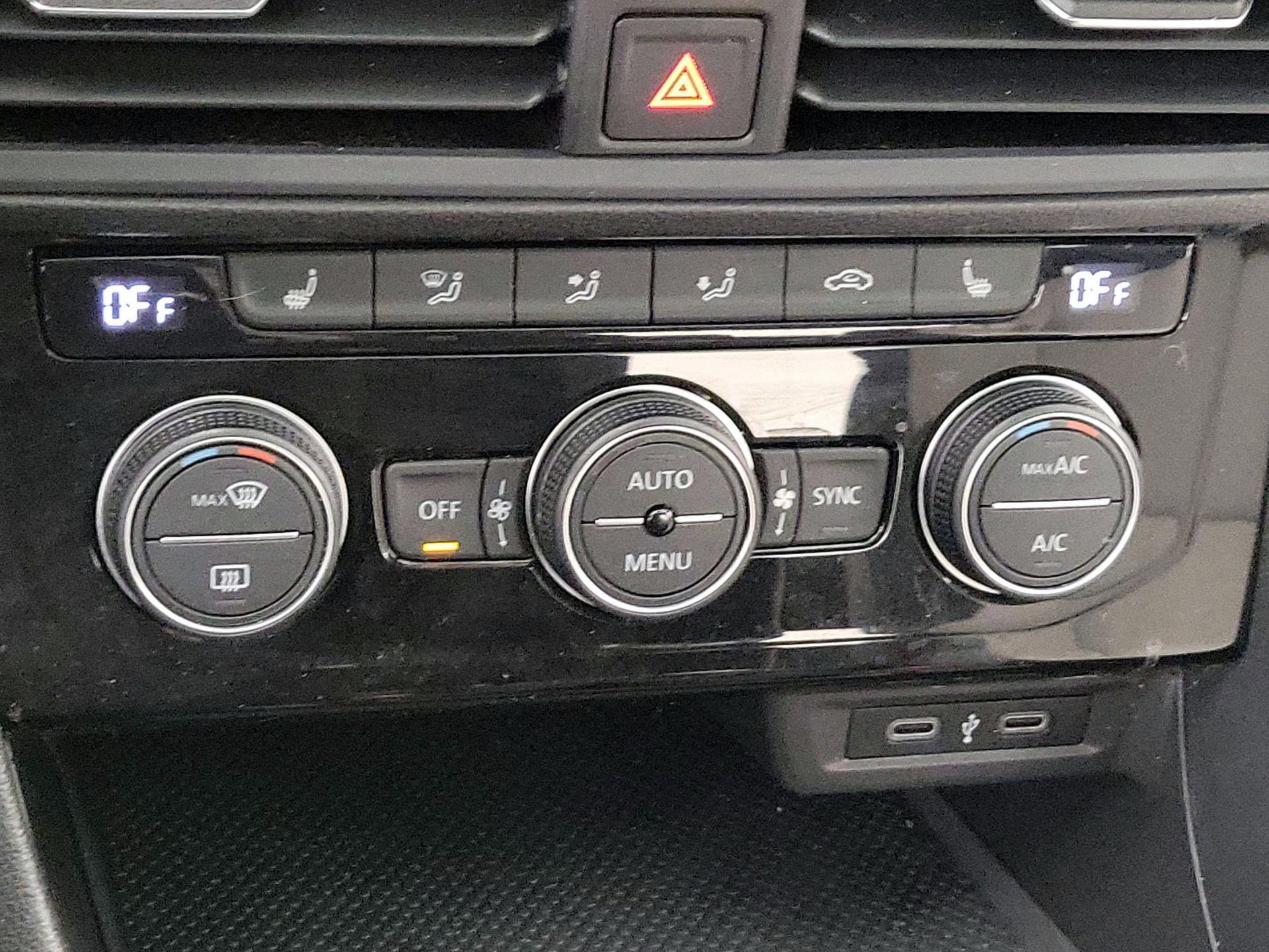 Thumbnail: 2021 Volkswagen Jetta - 16