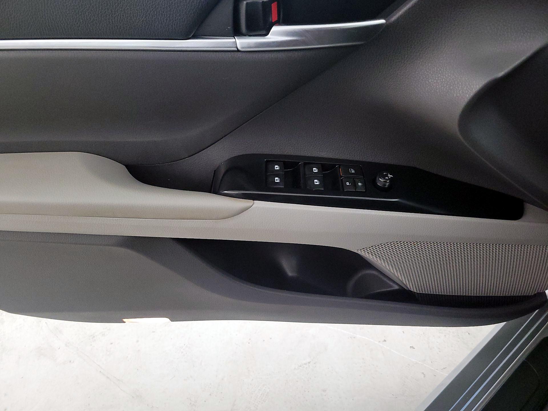Thumbnail: 2018 Toyota Camry - 12