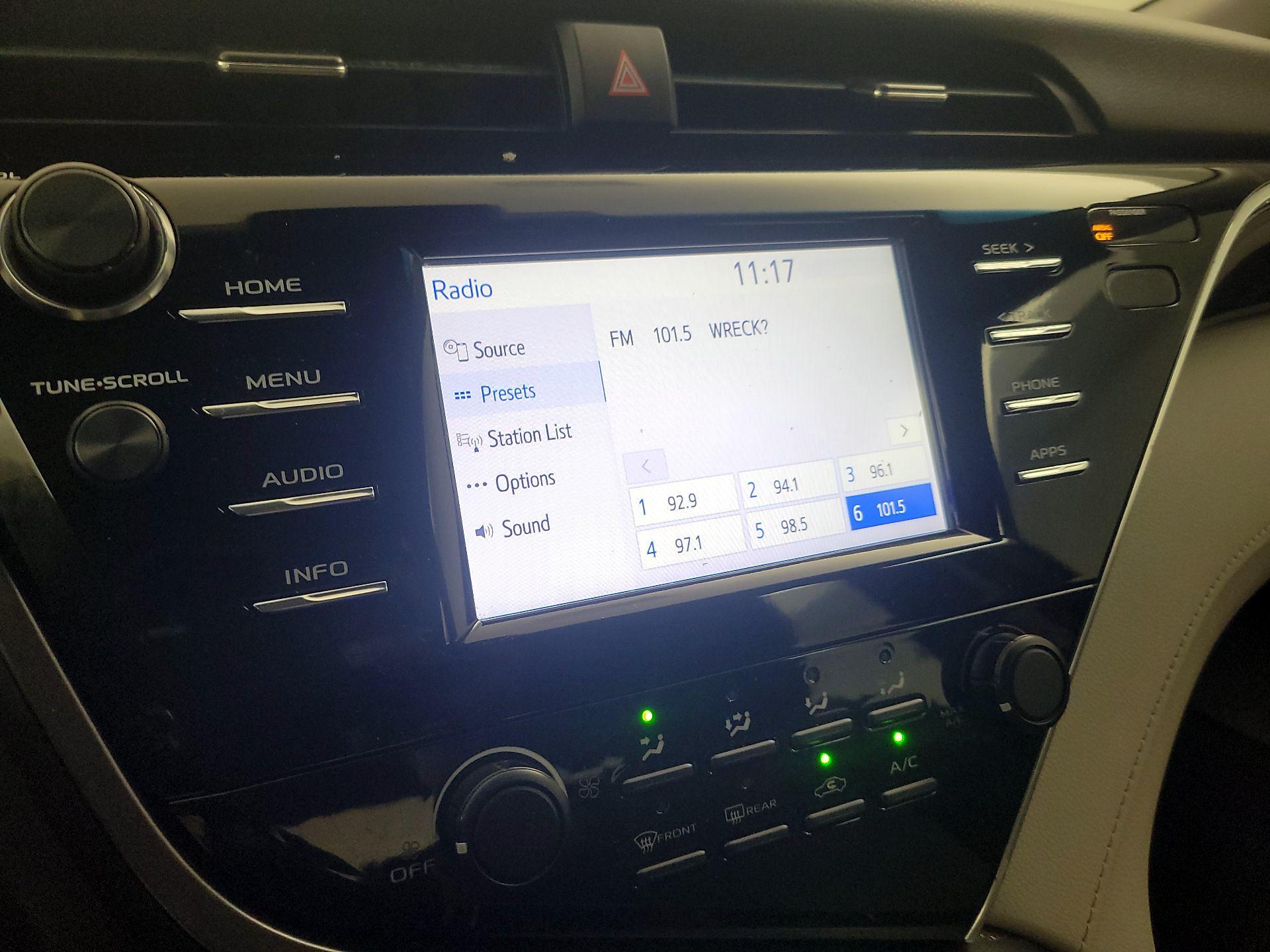 Thumbnail: 2018 Toyota Camry - 15