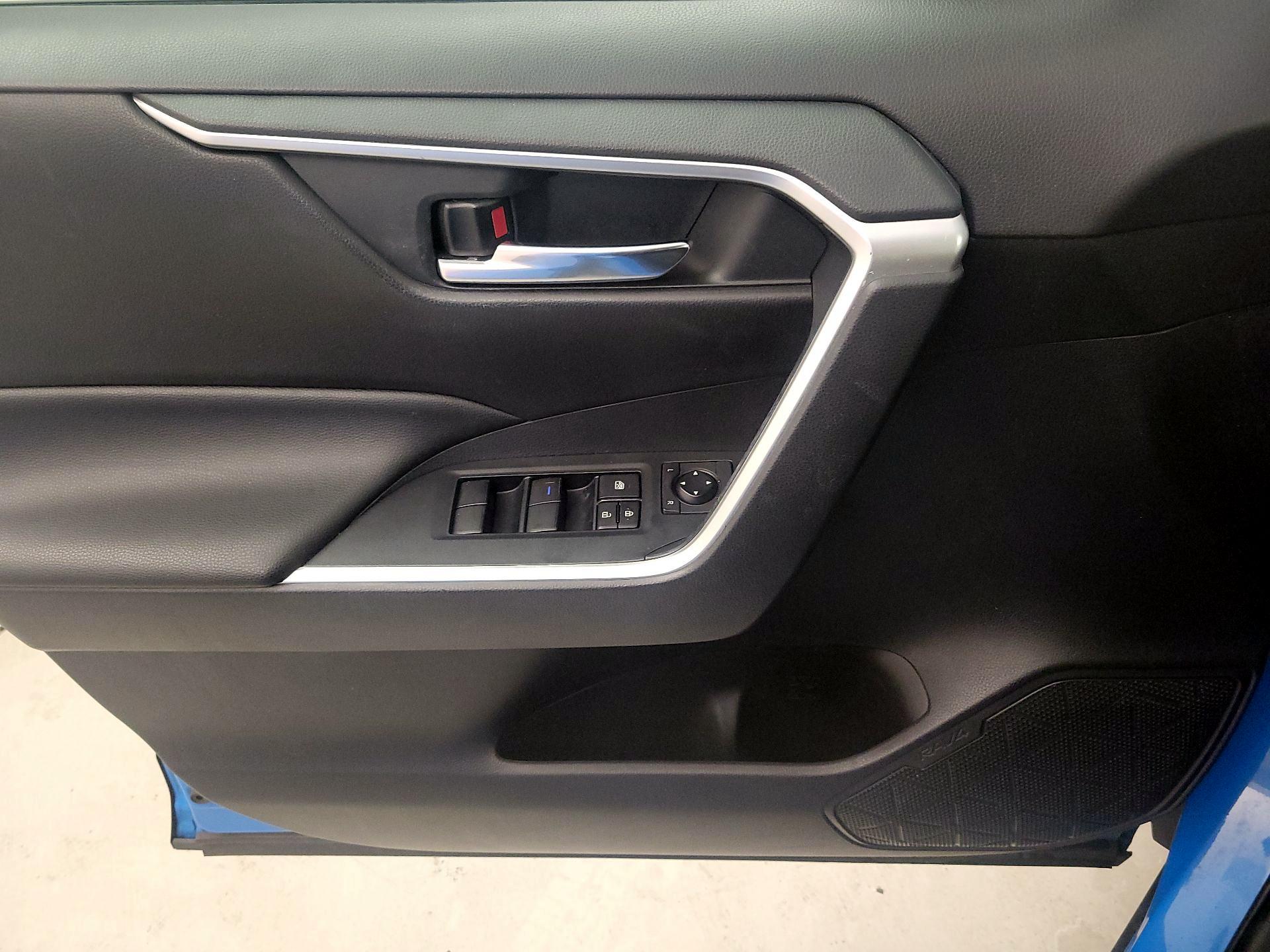 Thumbnail: 2019 Toyota RAV4 - 12