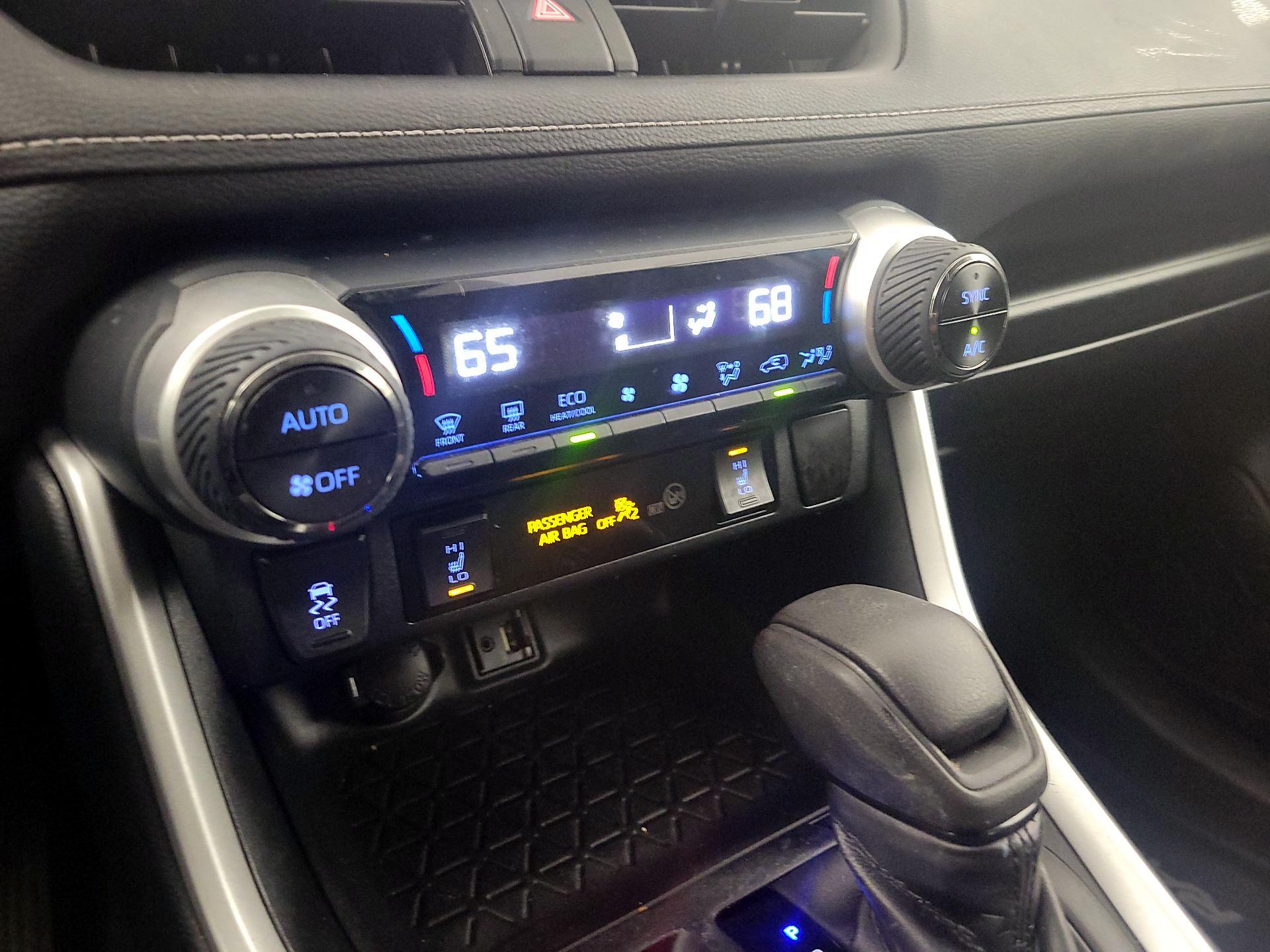 Thumbnail: 2019 Toyota RAV4 - 16